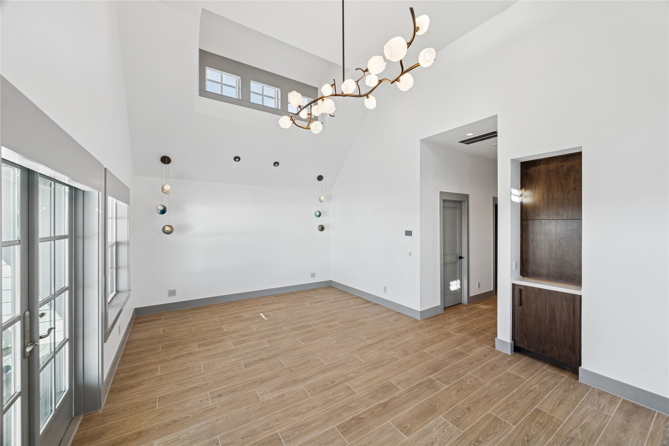 2443 Lakewood Pointe