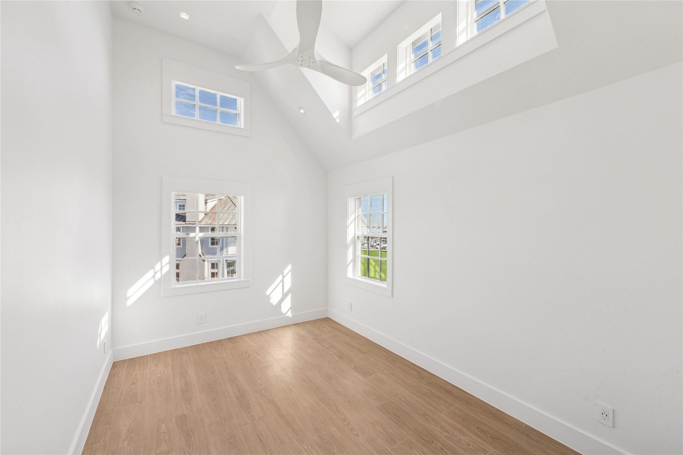 2443 Lakewood Pointe