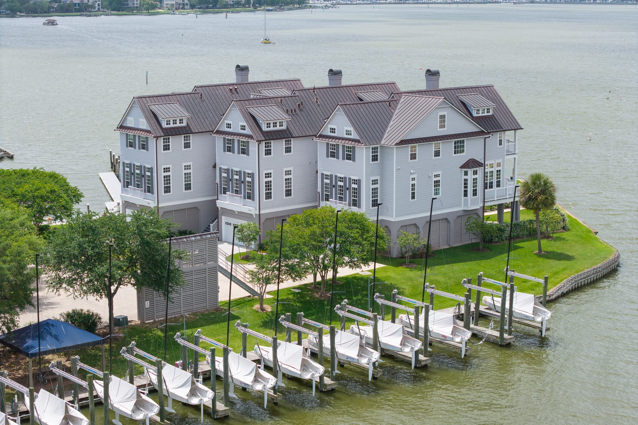 2443 Lakewood Pointe