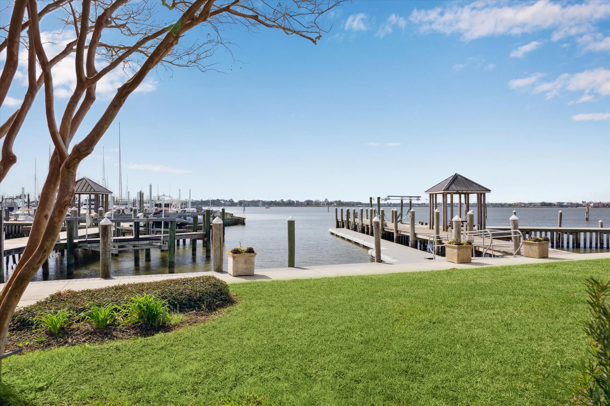 2443 Lakewood Pointe