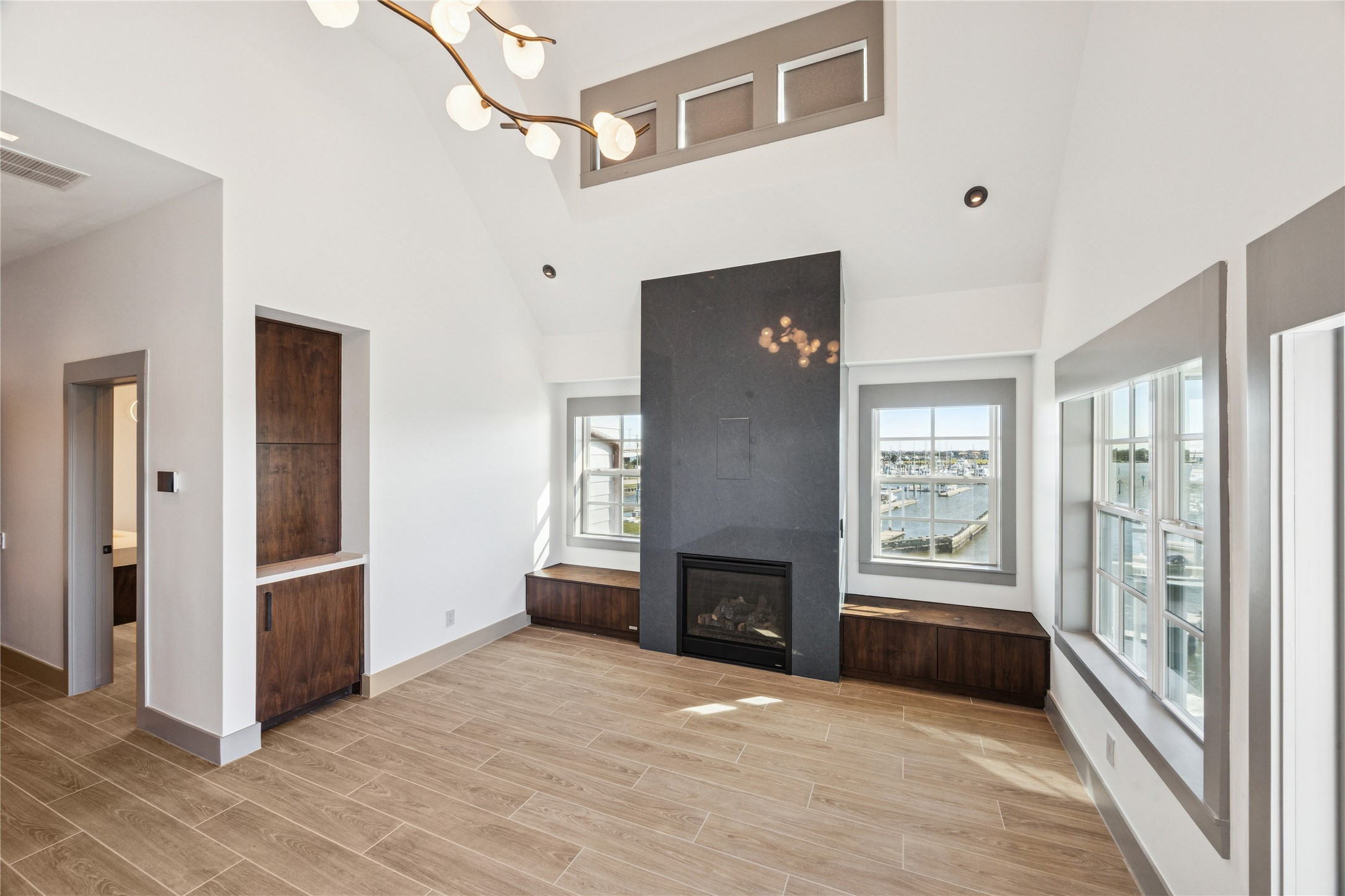 2443 Lakewood Pointe