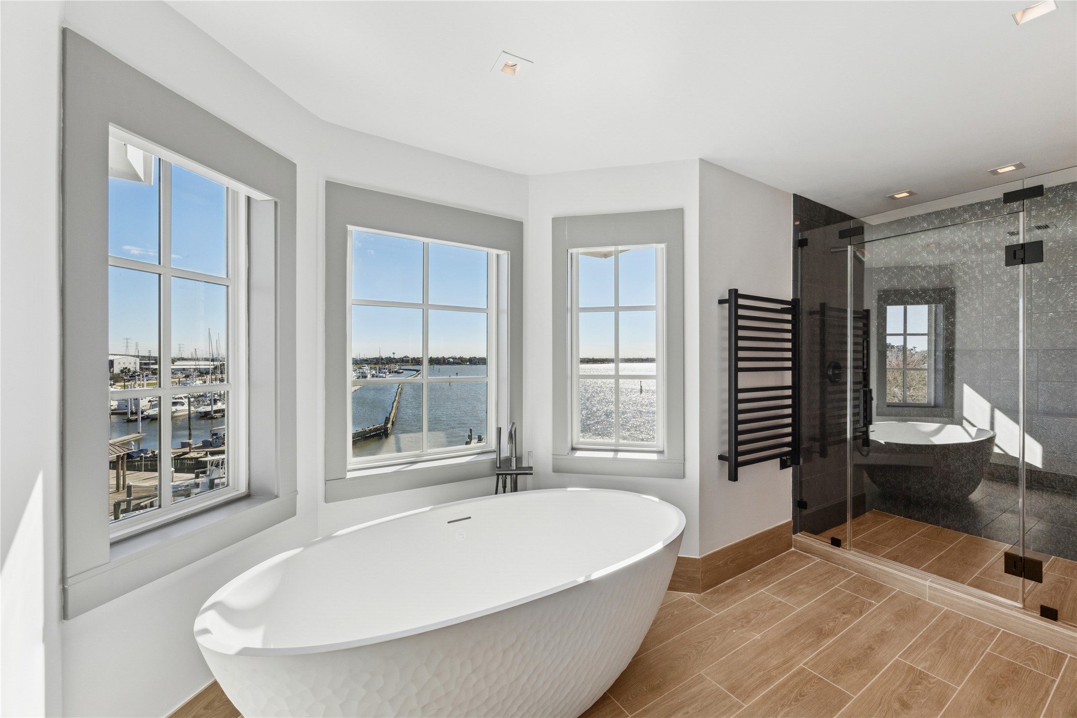 2443 Lakewood Pointe