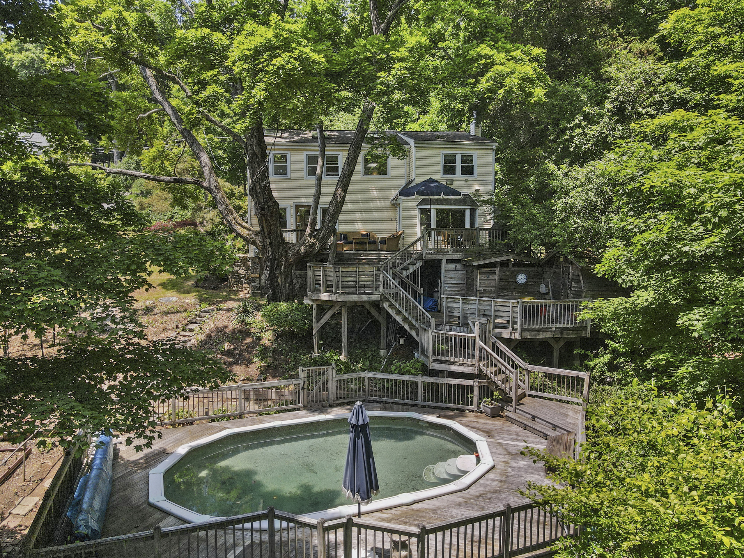 3841 Indian Hill Road