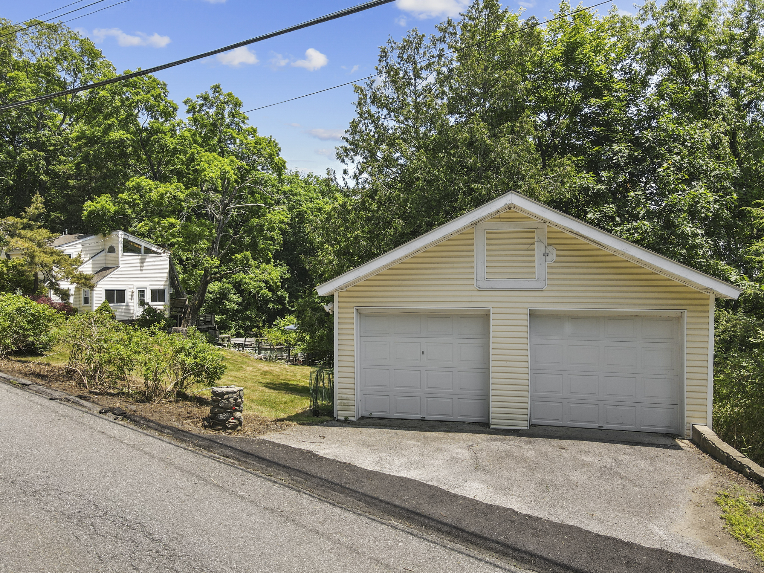 3841 Indian Hill Road