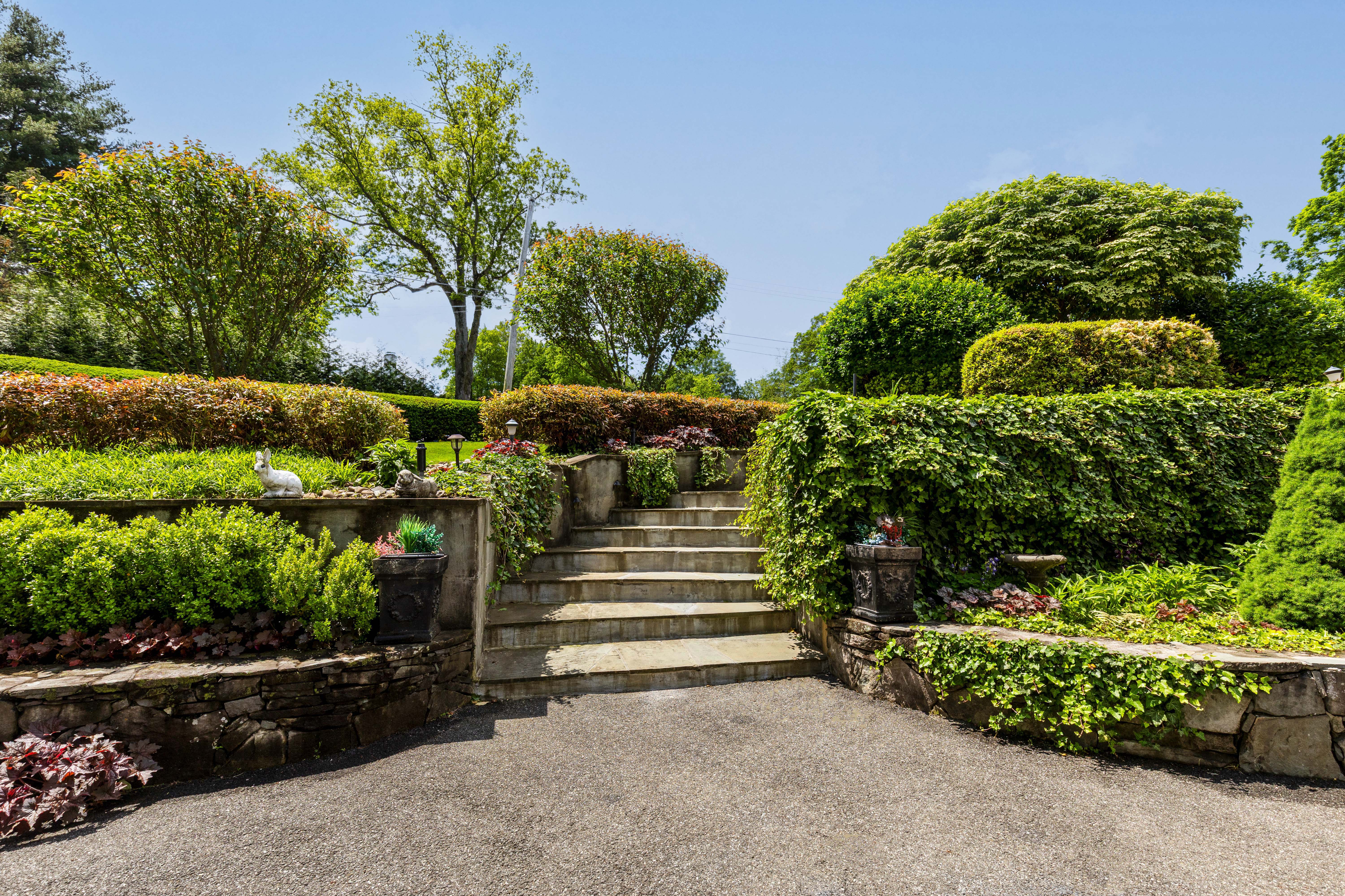 31 Colonial Road