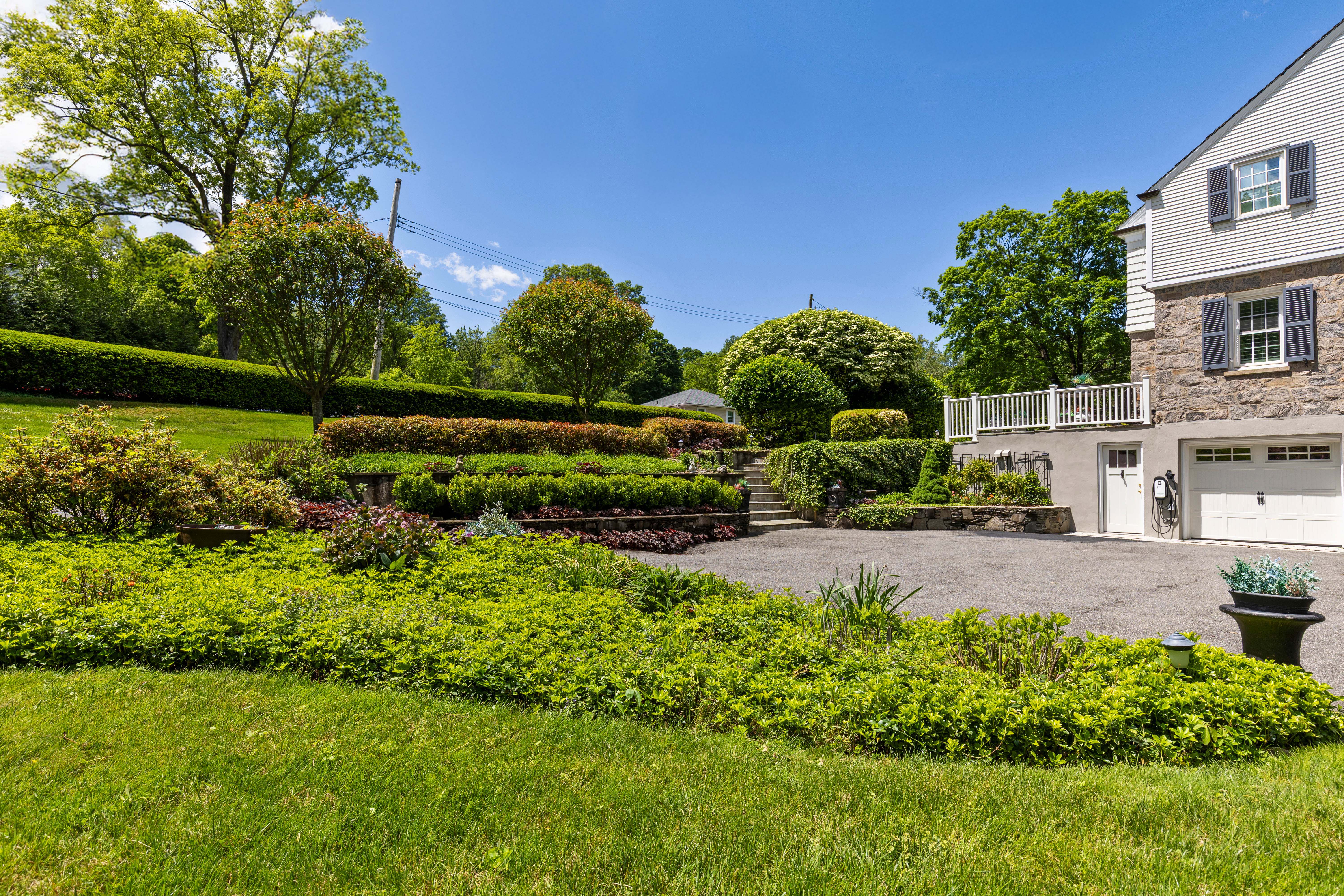 31 Colonial Road