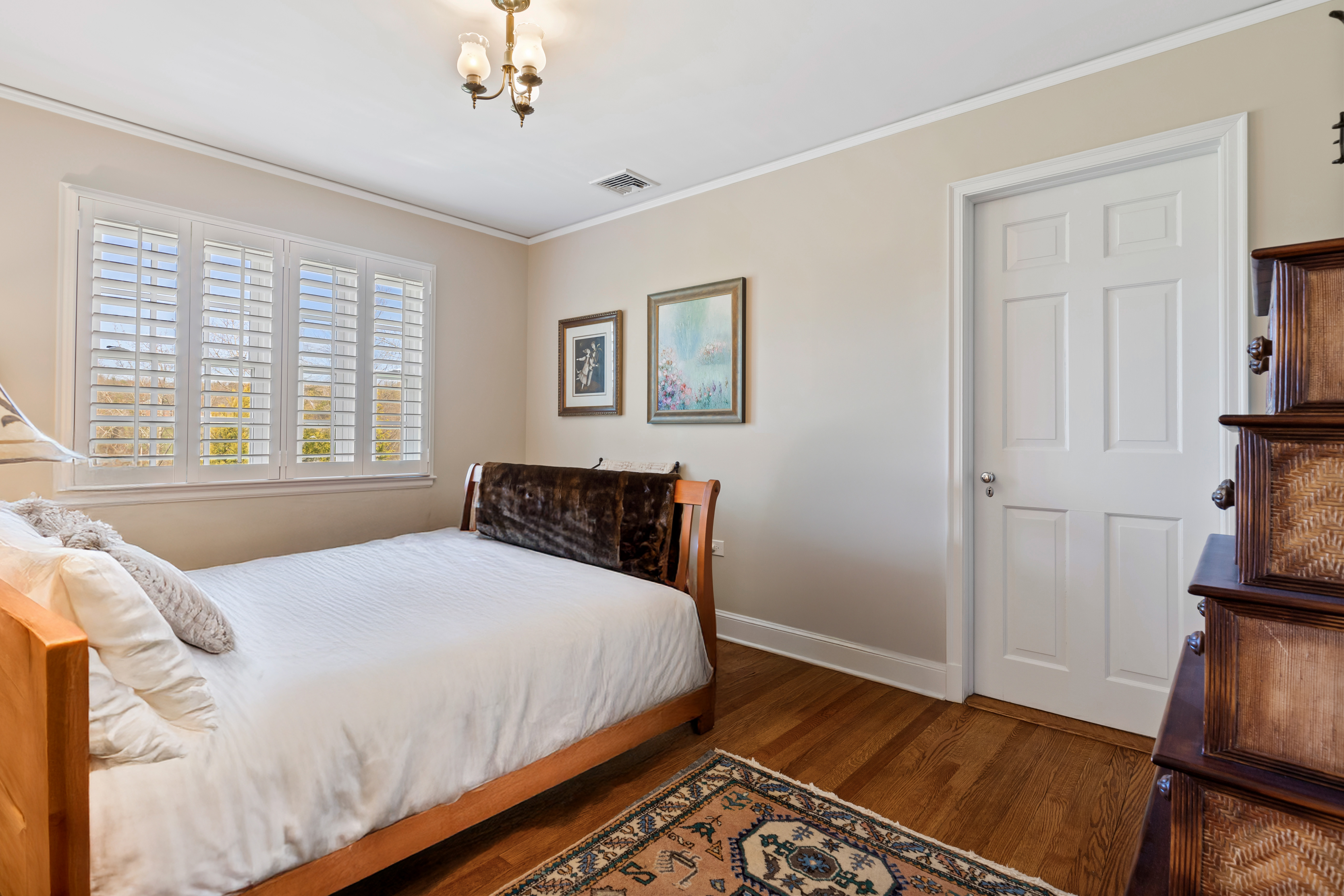 31 Colonial Road