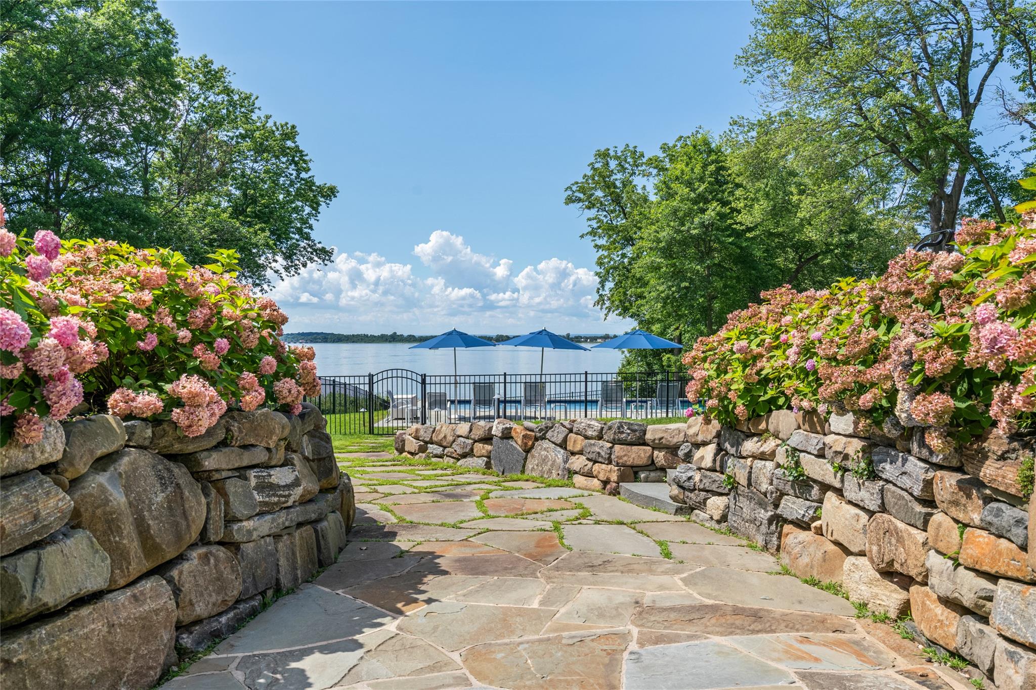 527 Centre Island Road 