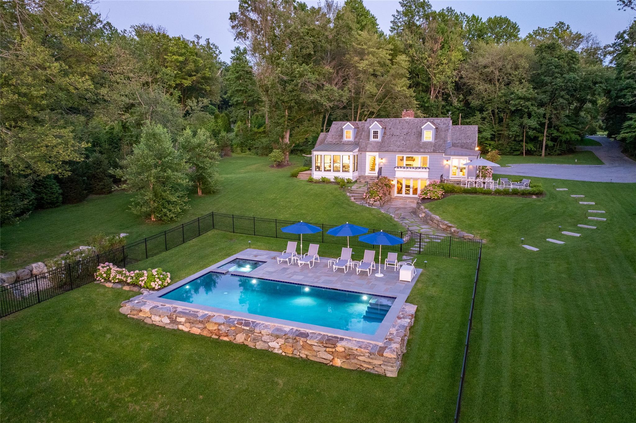 527 Centre Island Road 