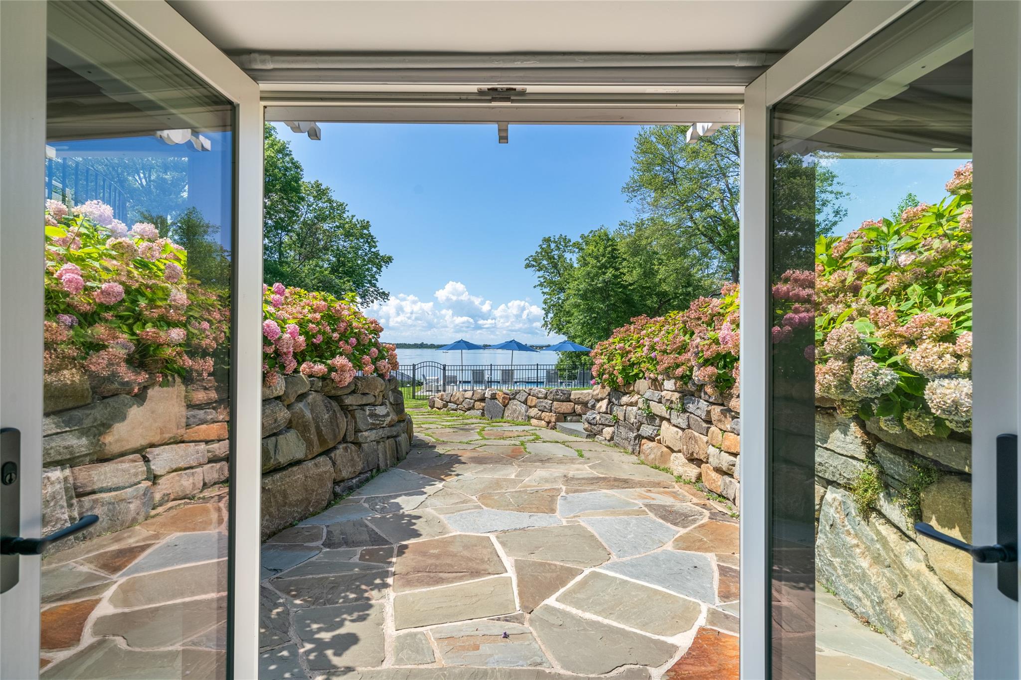 527 Centre Island Road 