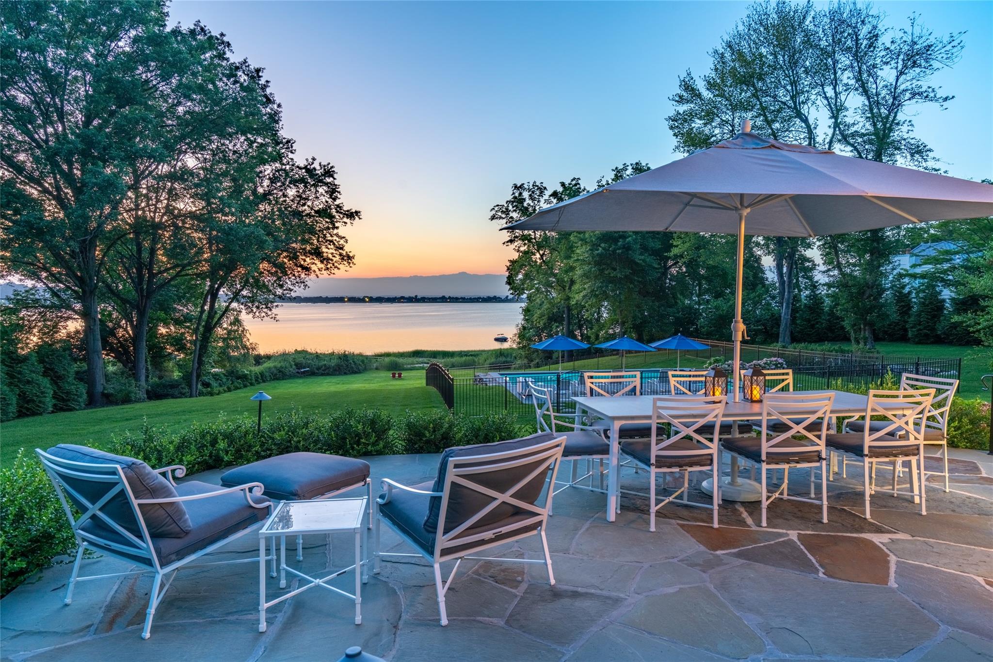 527 Centre Island Road 