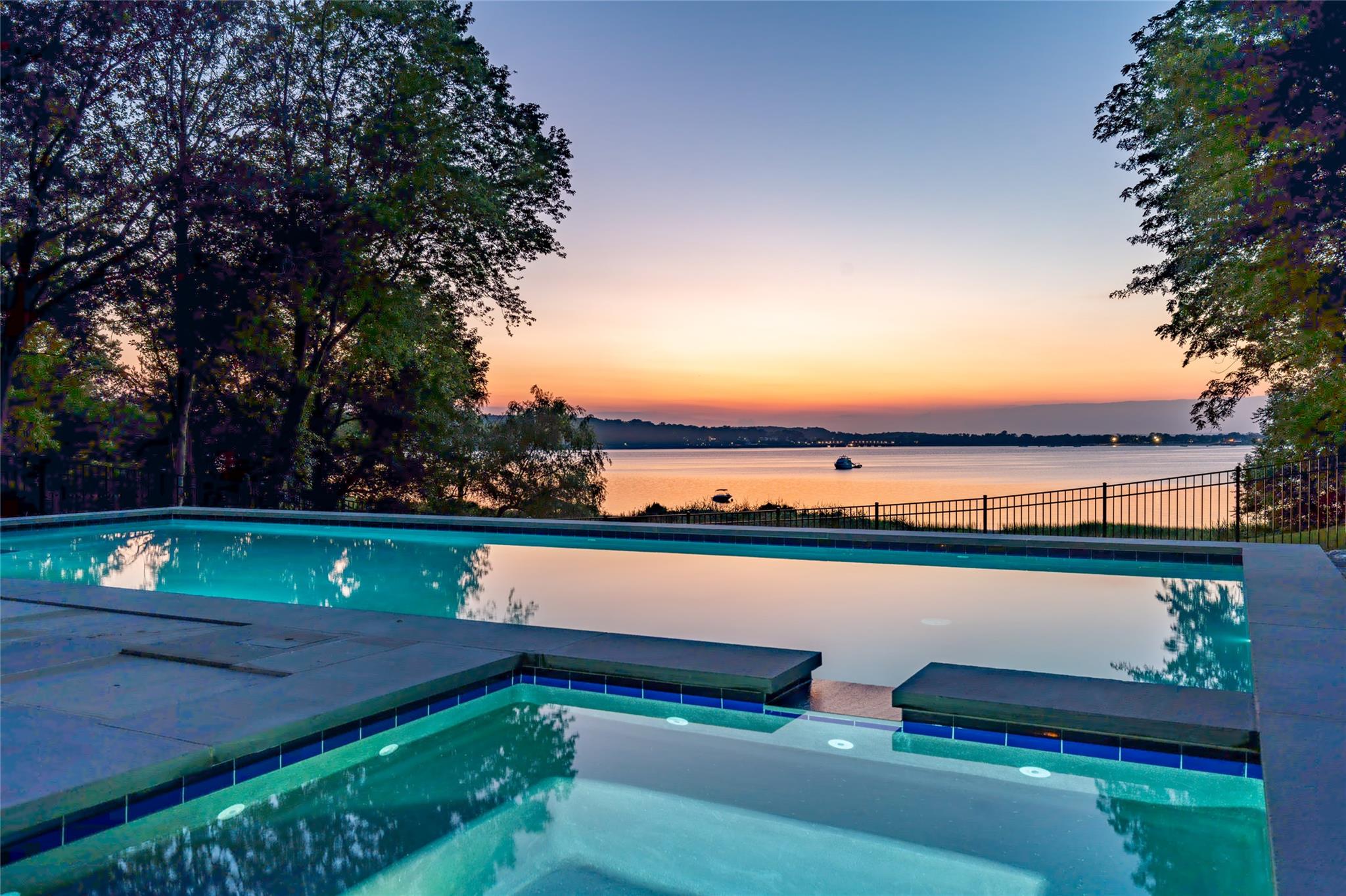 527 Centre Island Road 