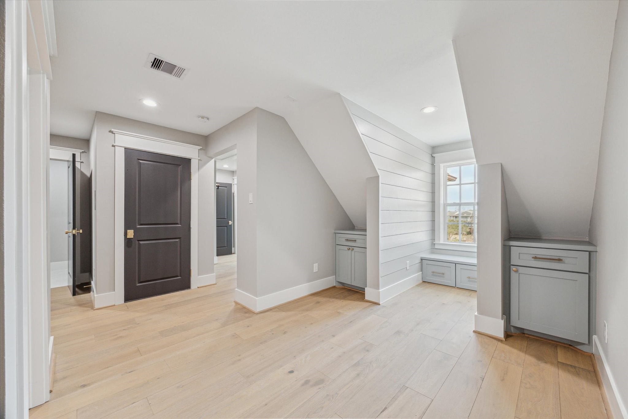 2447 Lakewood Pointe