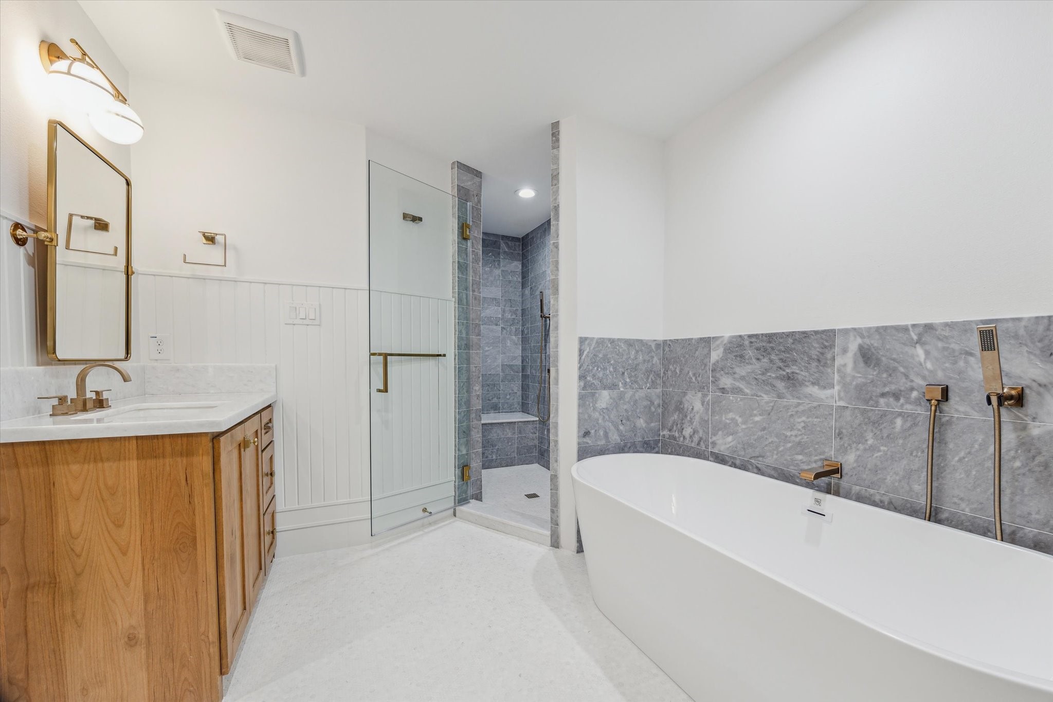 2447 Lakewood Pointe