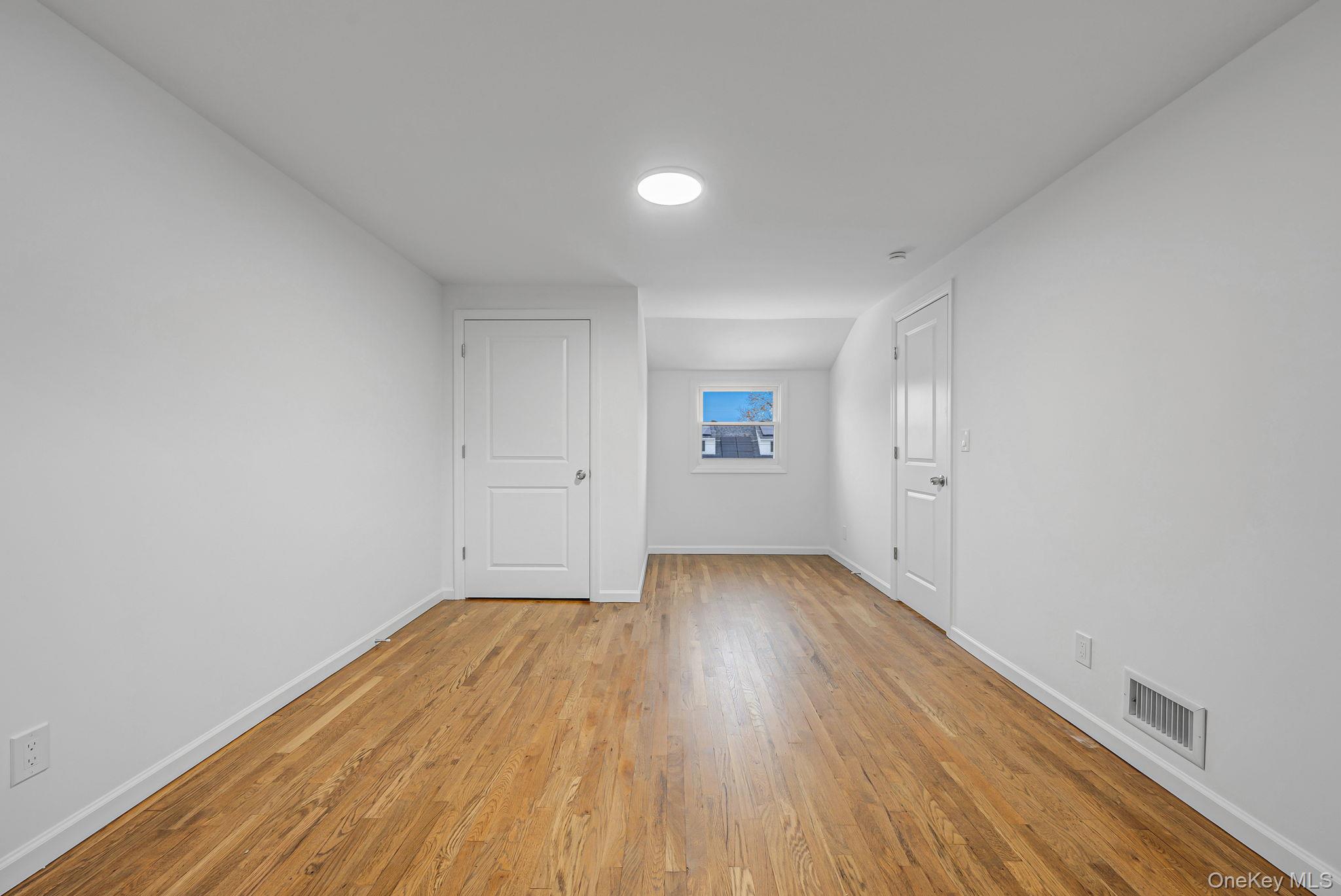 18 Oakdale Place