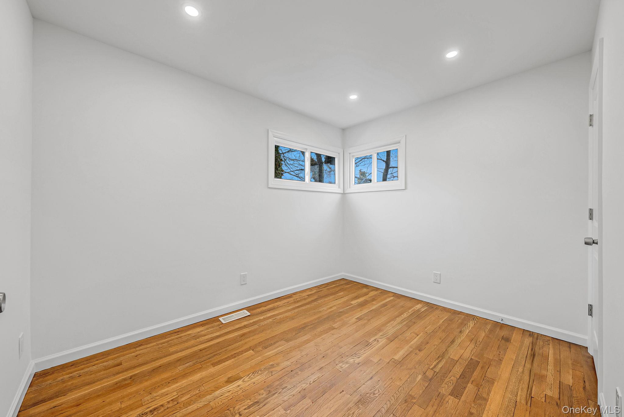 18 Oakdale Place