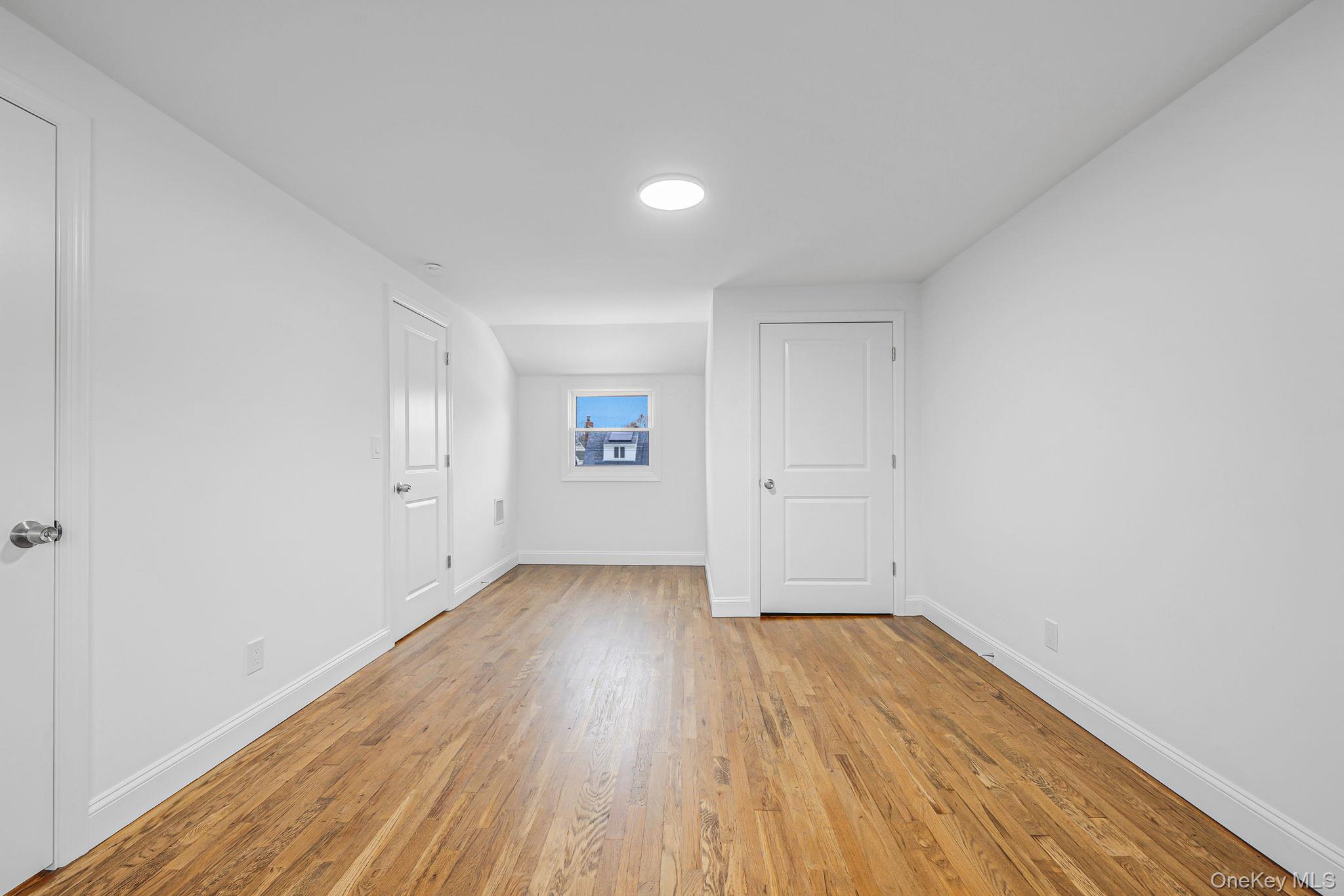 18 Oakdale Place