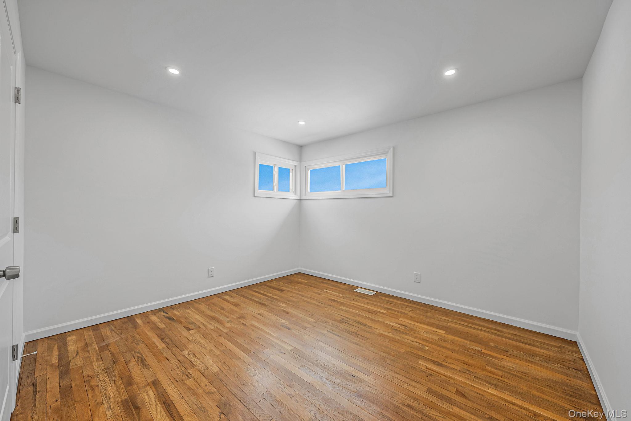 18 Oakdale Place