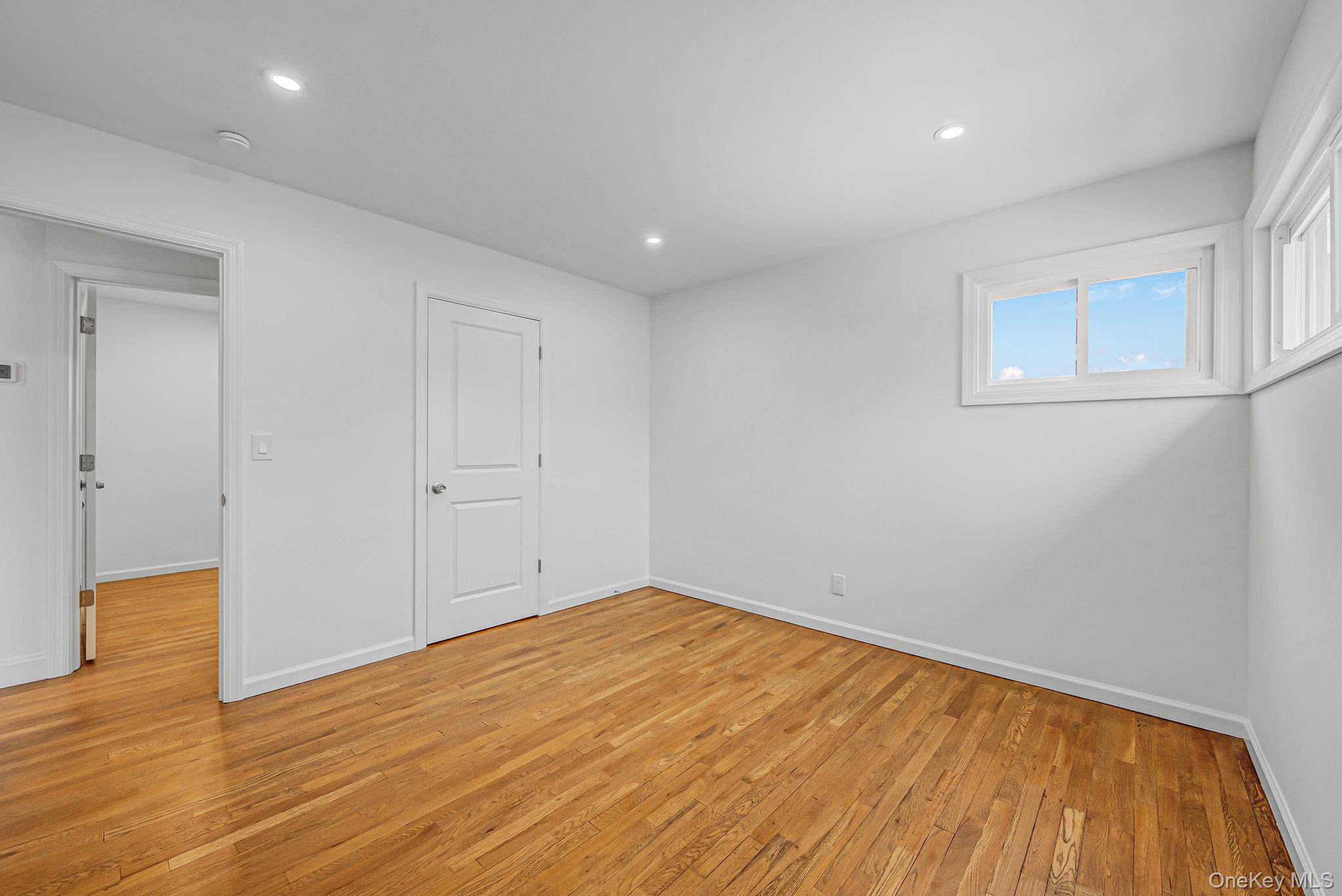 18 Oakdale Place