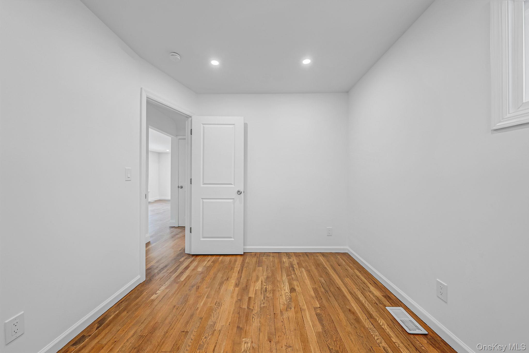 18 Oakdale Place