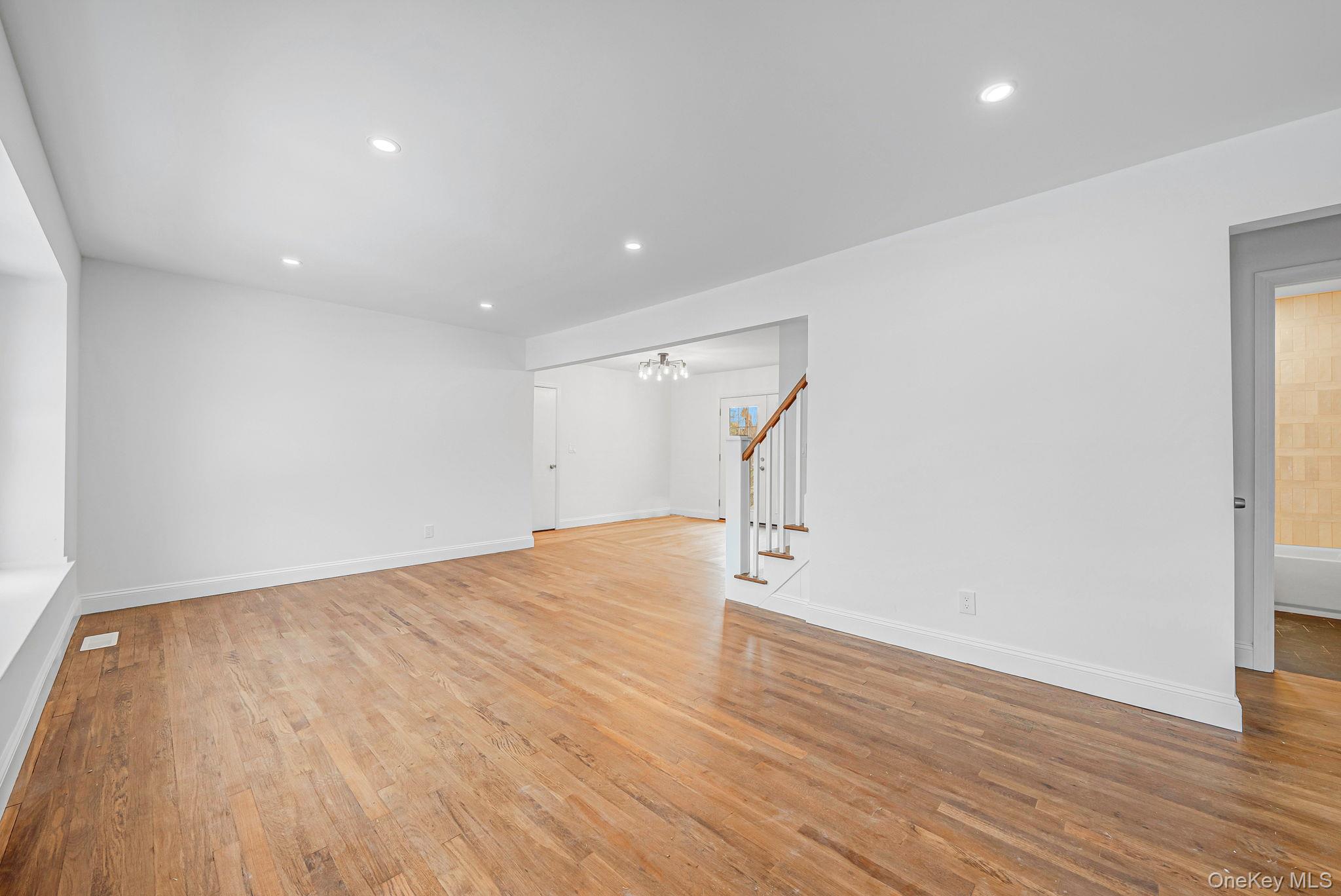 18 Oakdale Place