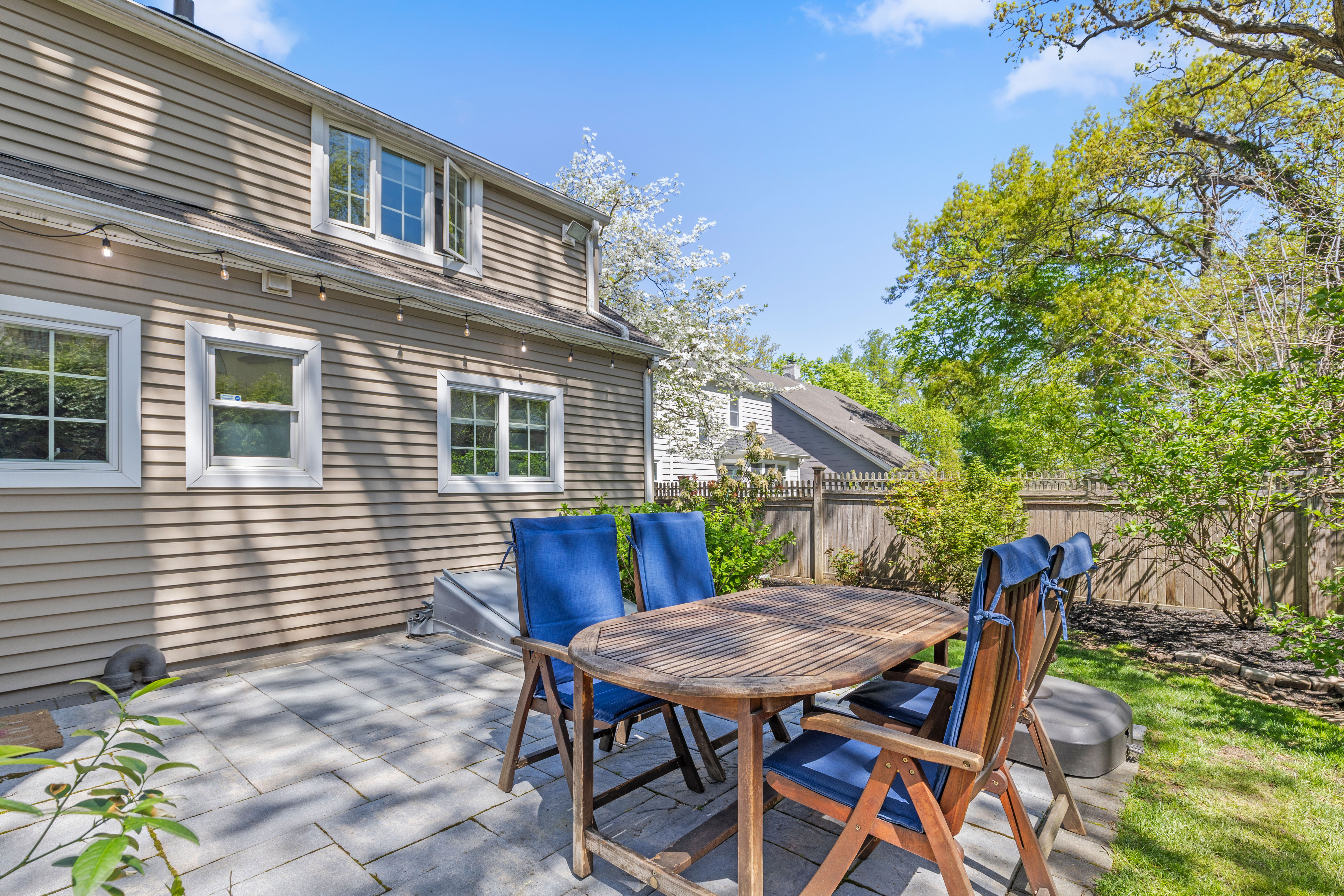 27 Smith Avenue