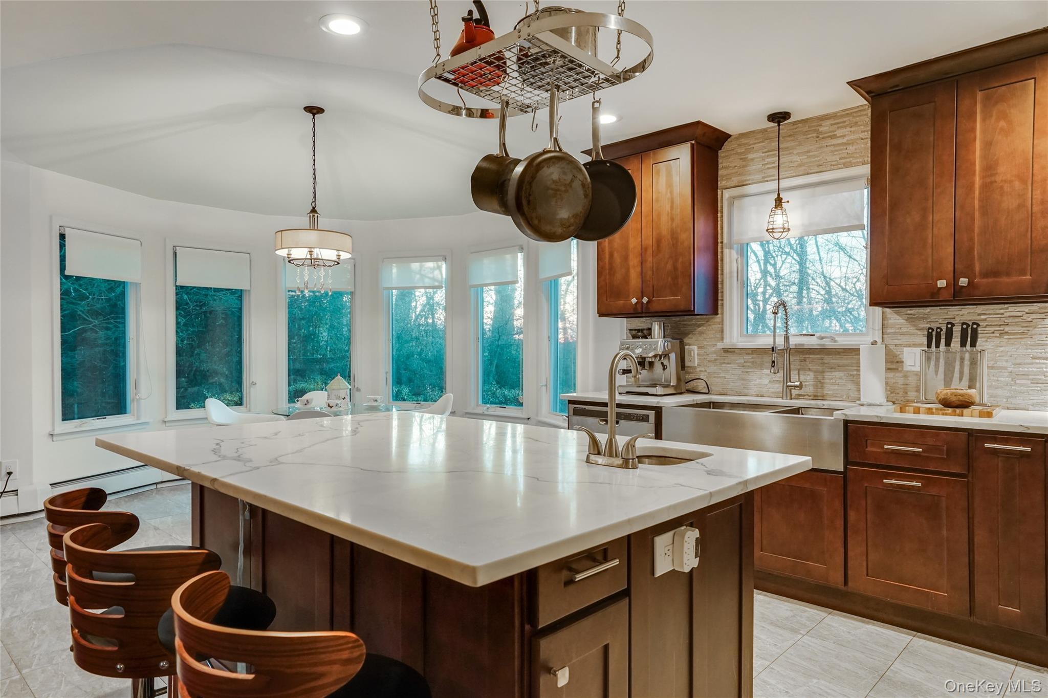 1041 Glen Cove Avenue 