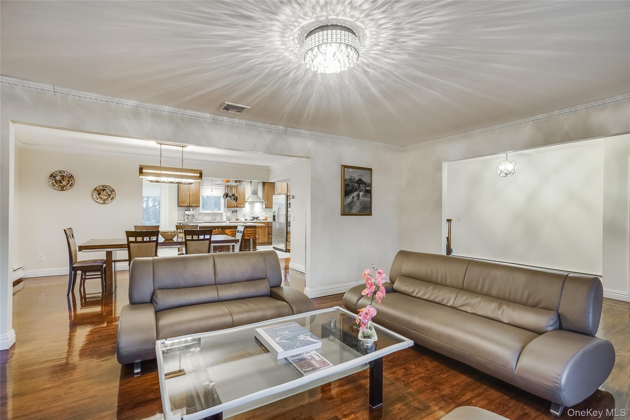 1041 Glen Cove Avenue 