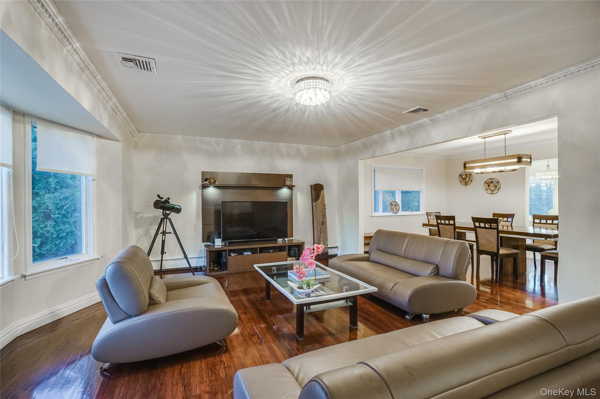 1041 Glen Cove Avenue 