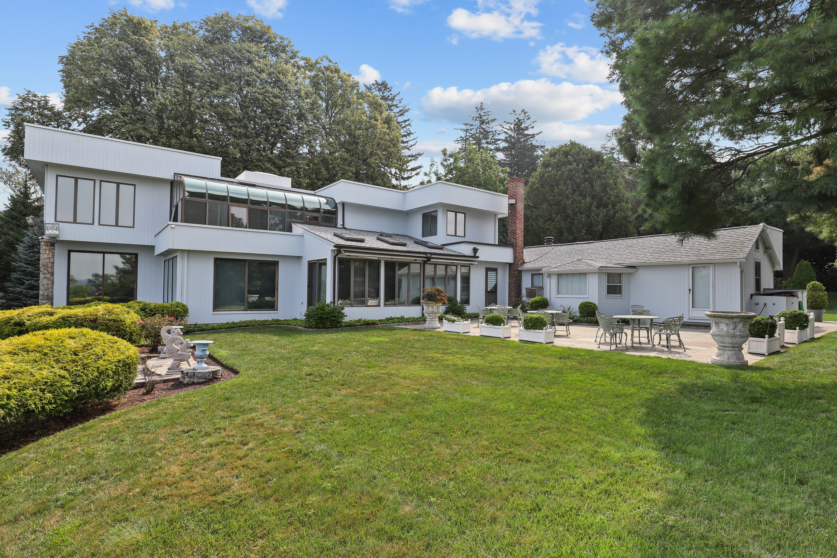 43 Matthiessen Park N