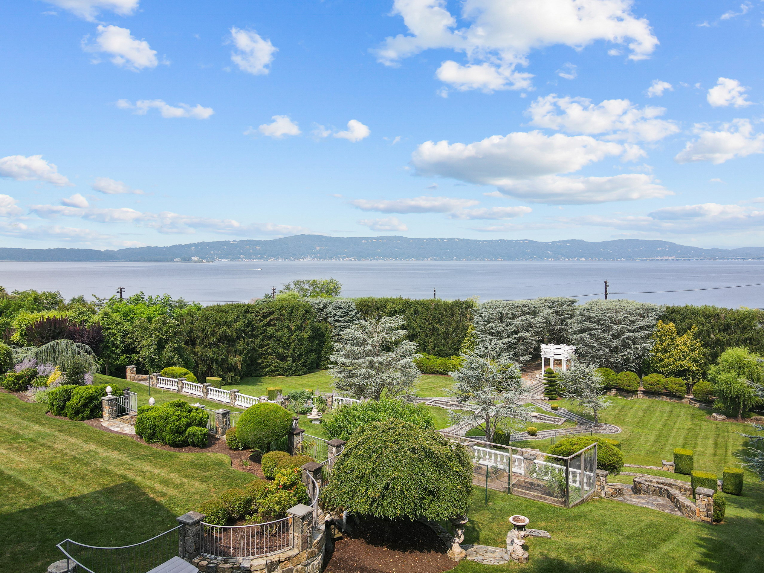 43 Matthiessen Park N