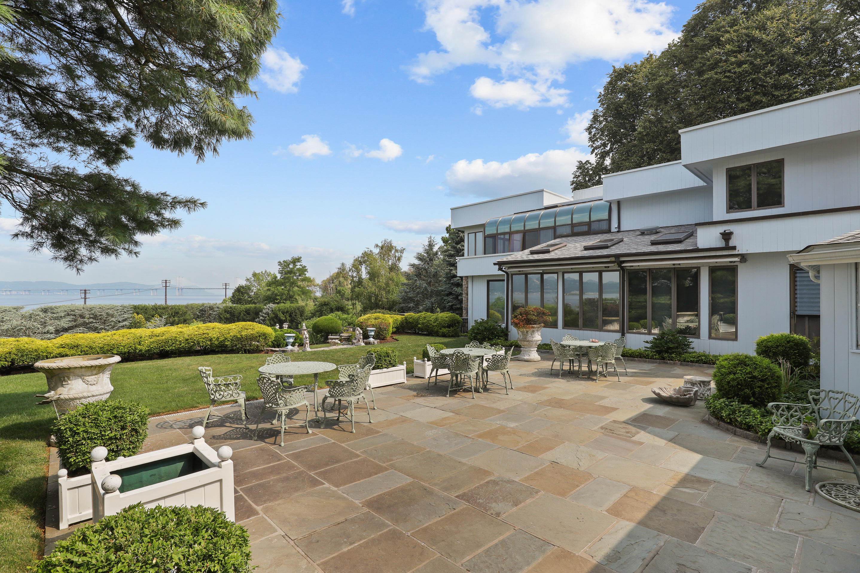 43 Matthiessen Park N