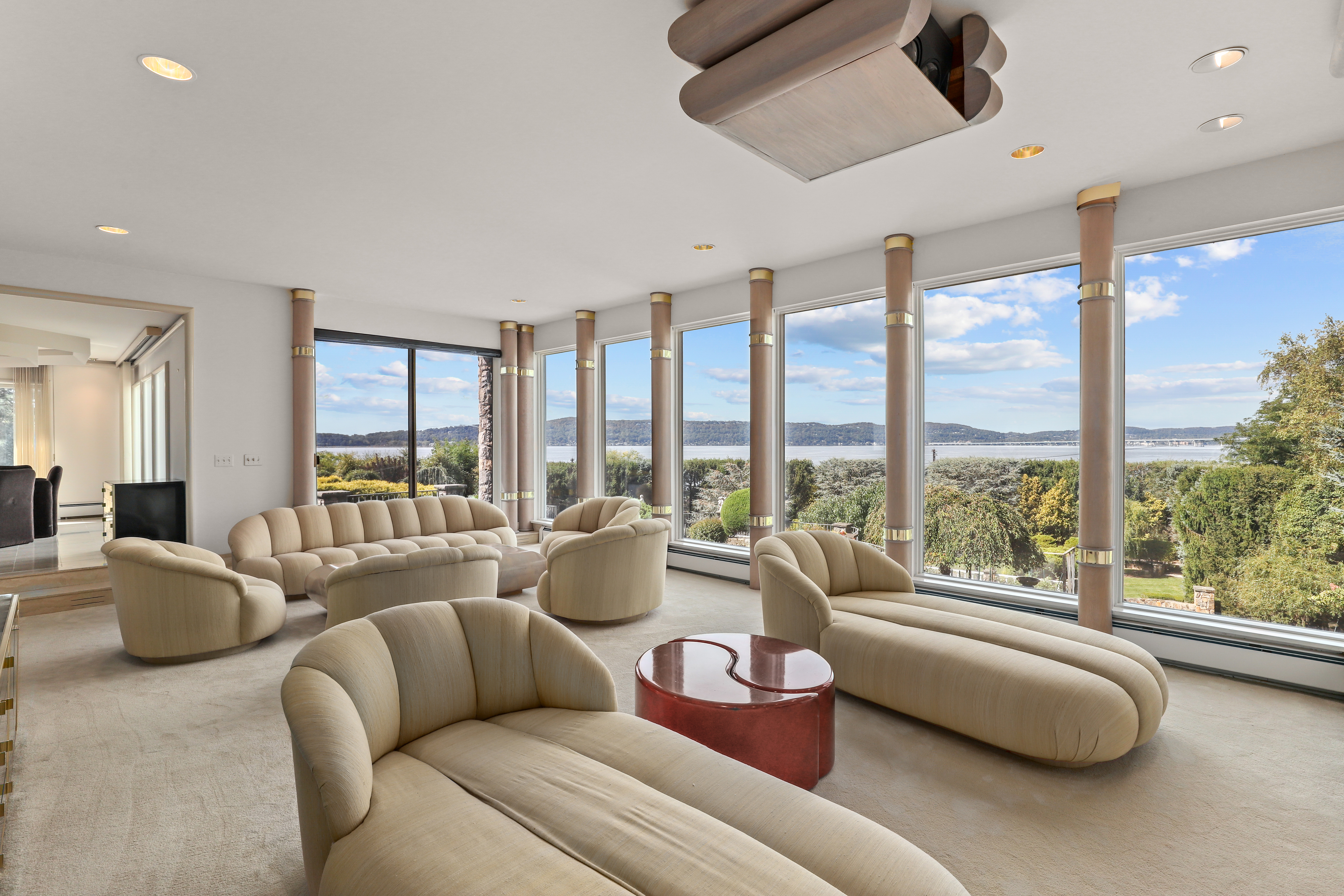 43 Matthiessen Park N