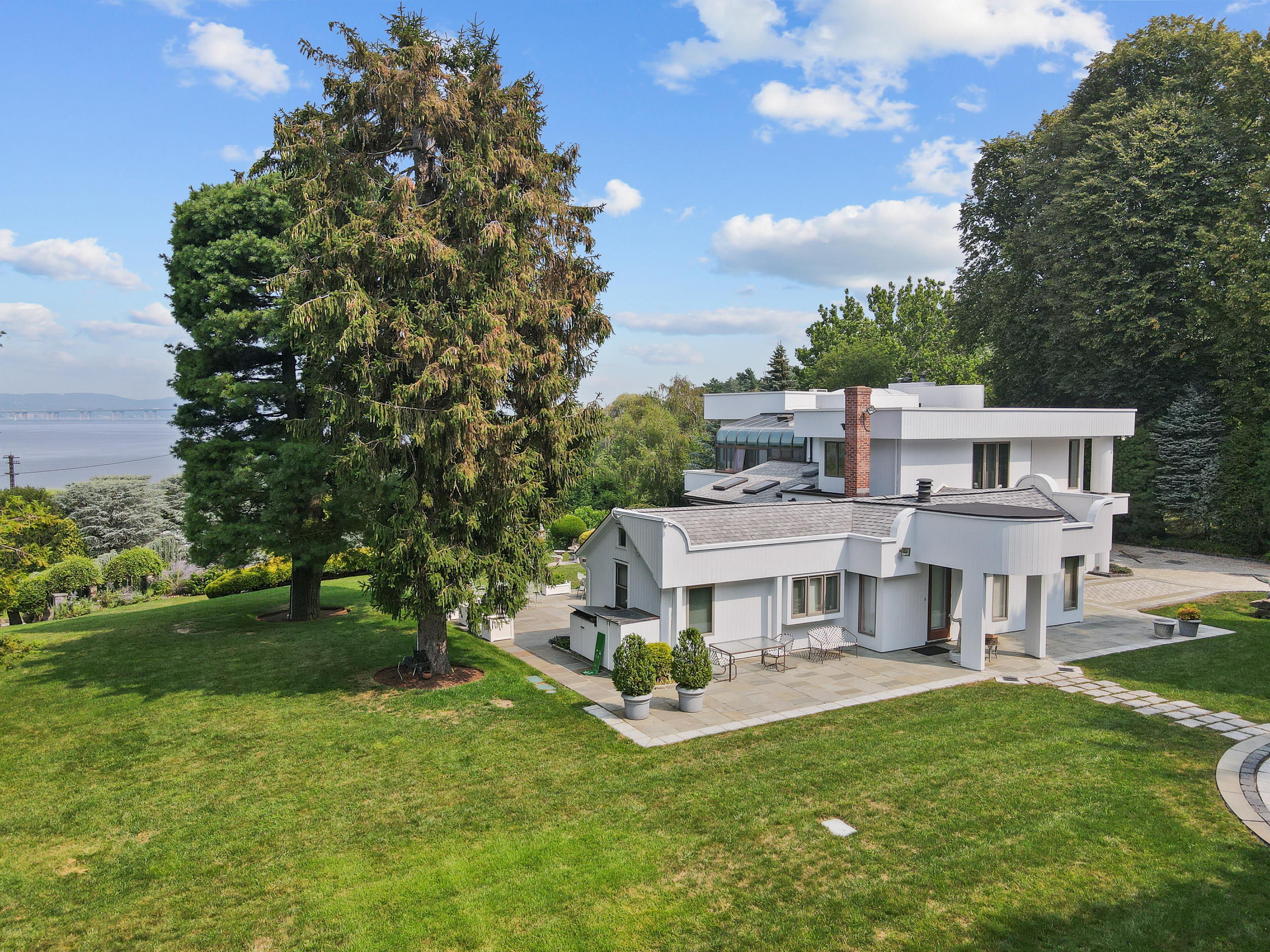 43 Matthiessen Park N