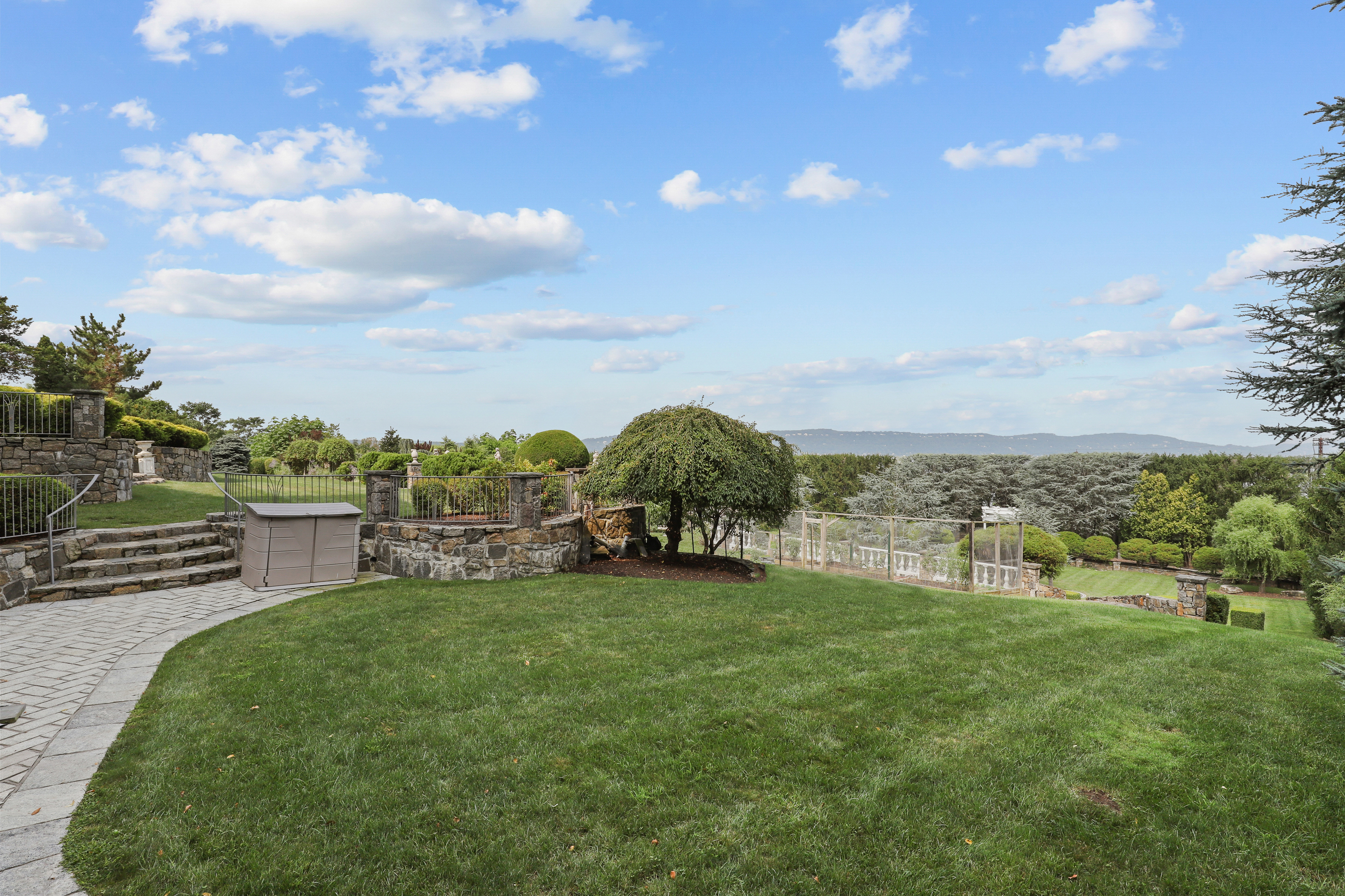 43 Matthiessen Park N