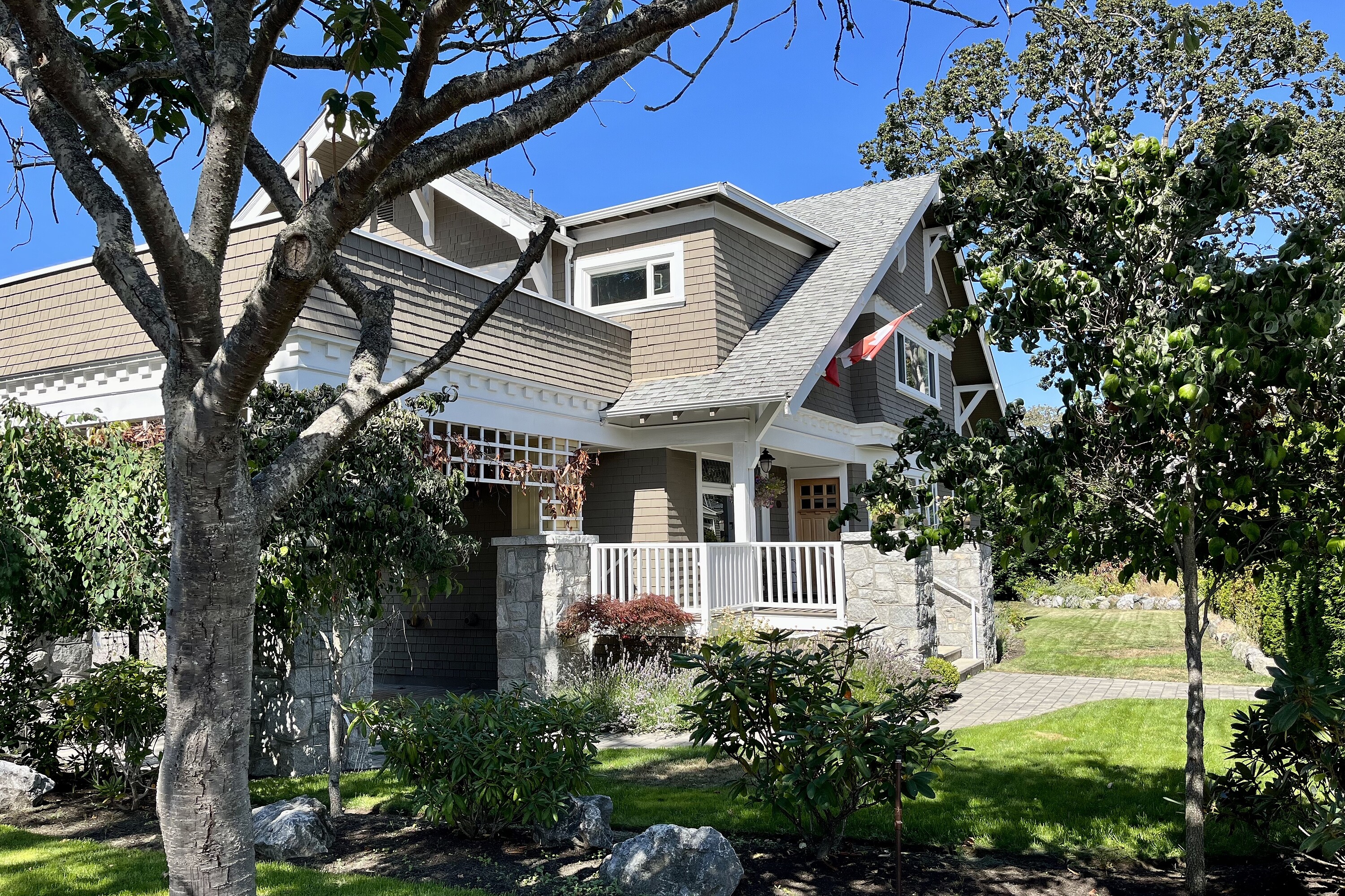 1952 Runnymede Avenue