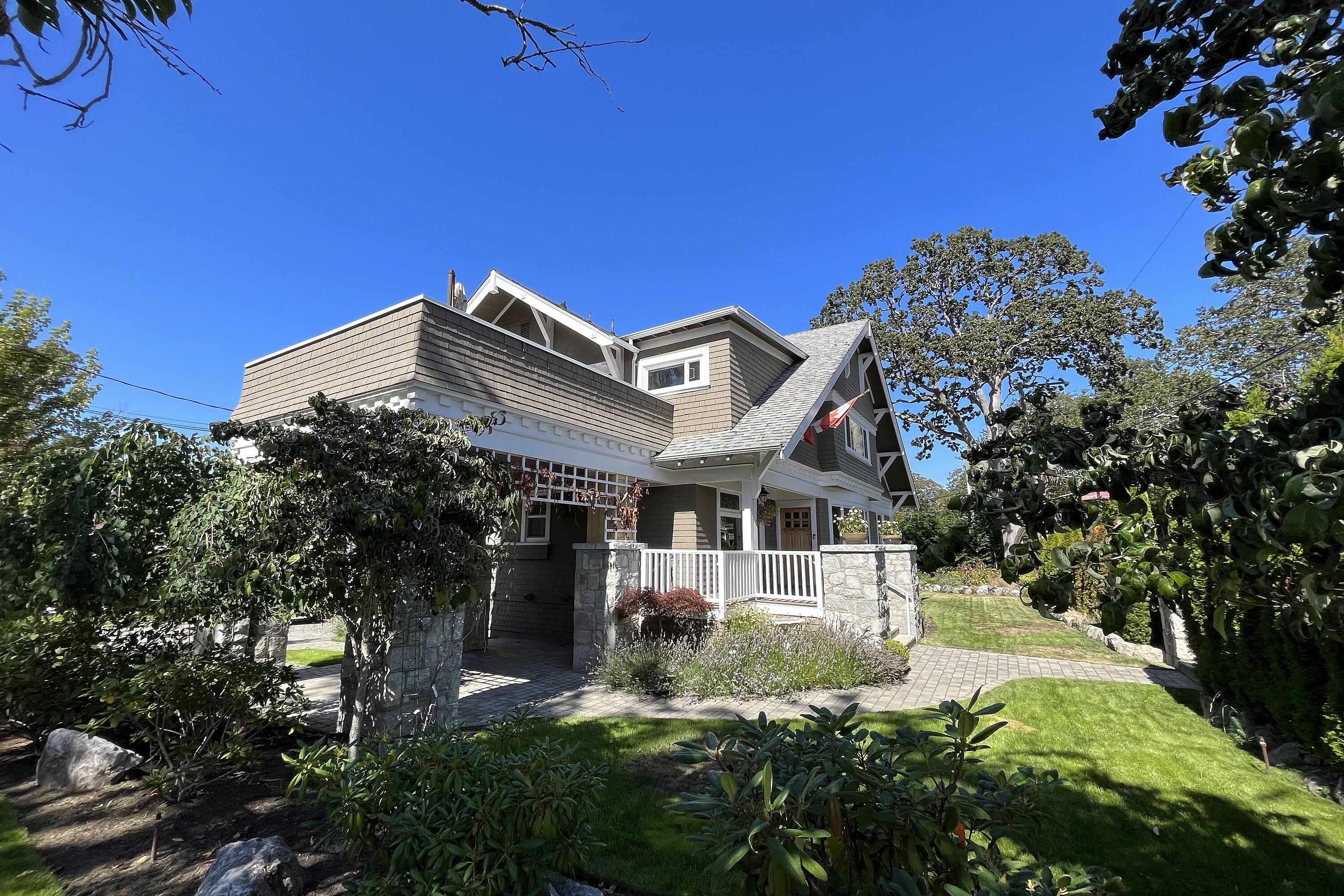 1952 Runnymede Avenue
