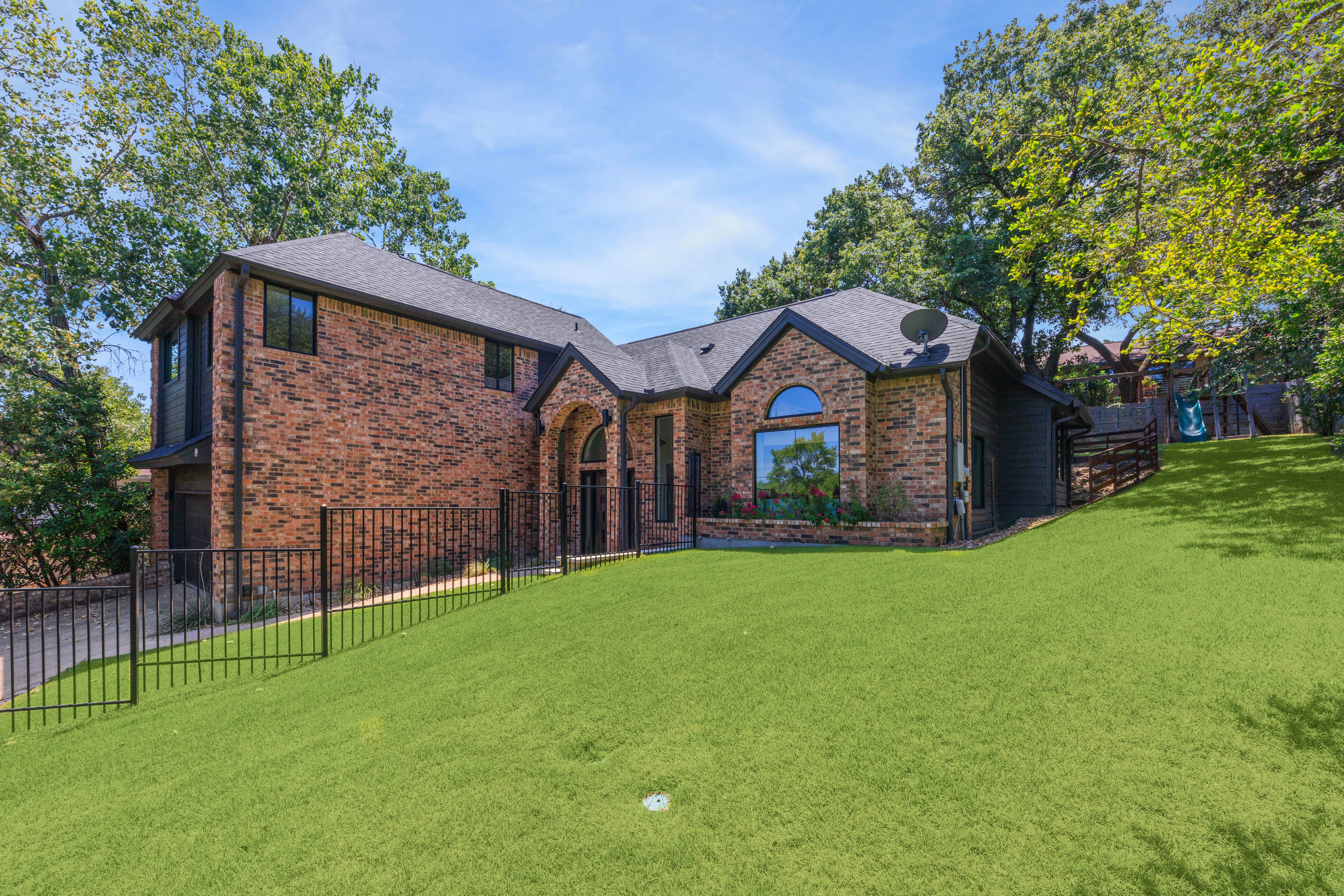 3911 Dry Creek Drive 
