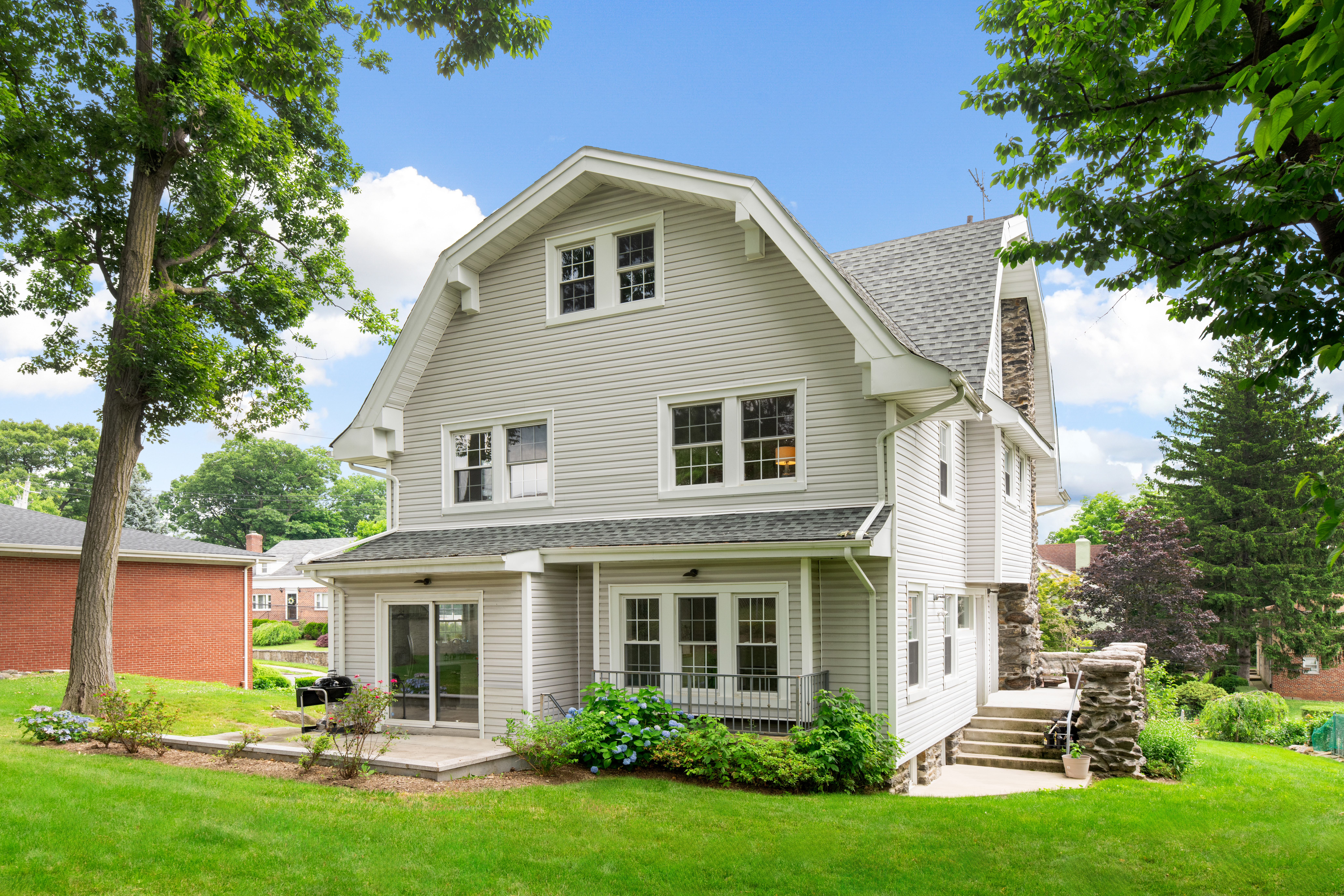 209 Van Cortlandt Park Avenue