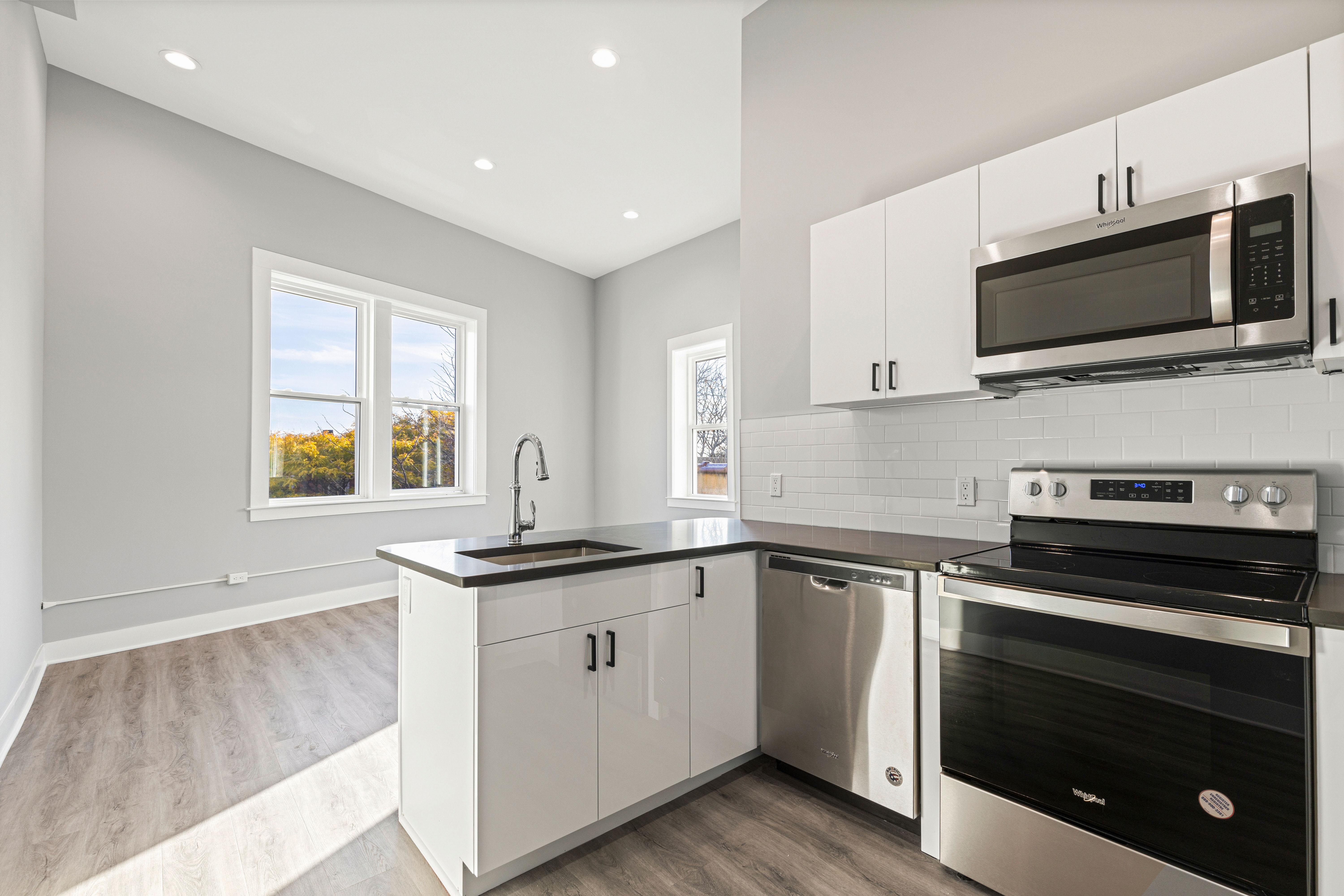 47 Beekman Avenue 31