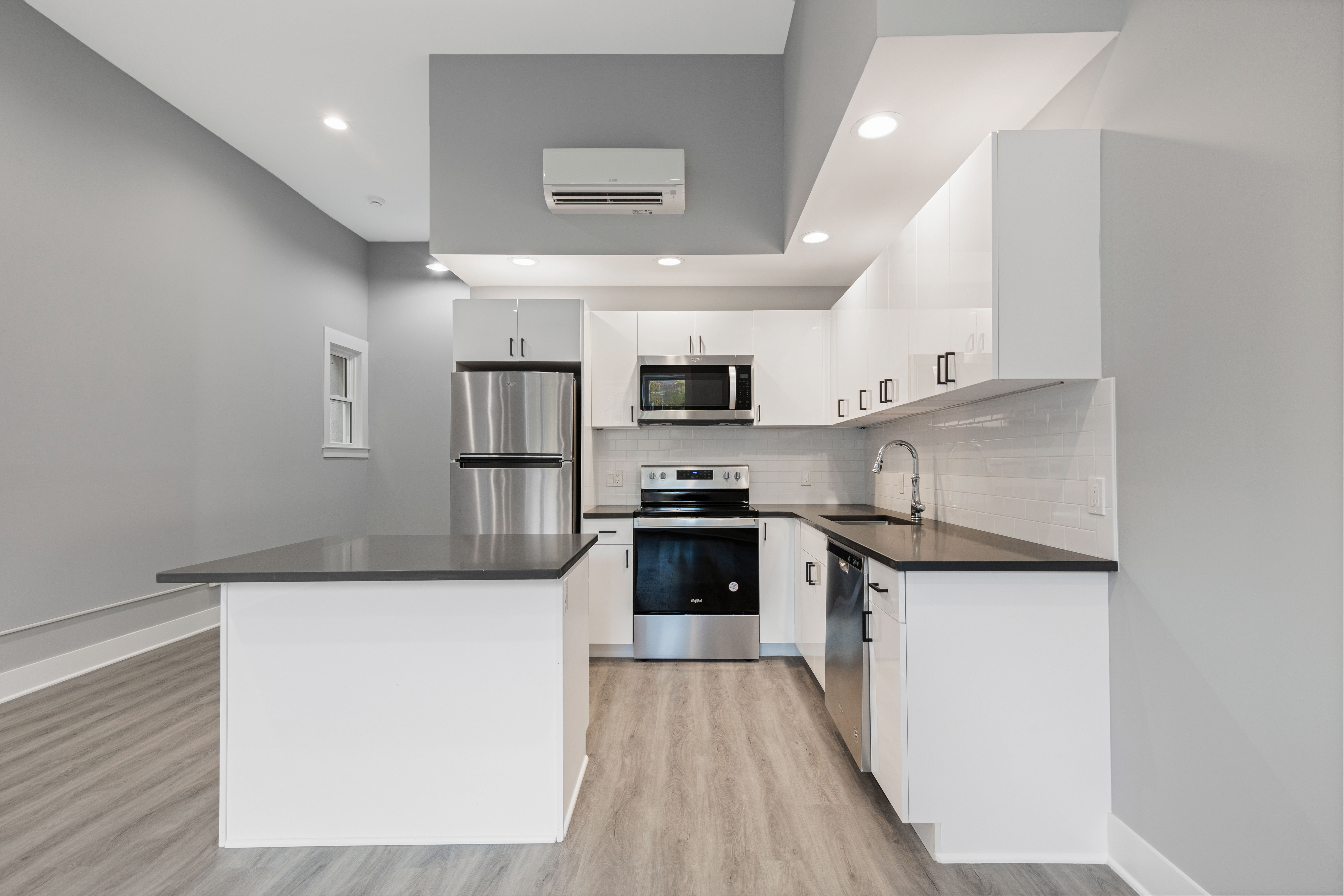 47 Beekman Avenue 32
