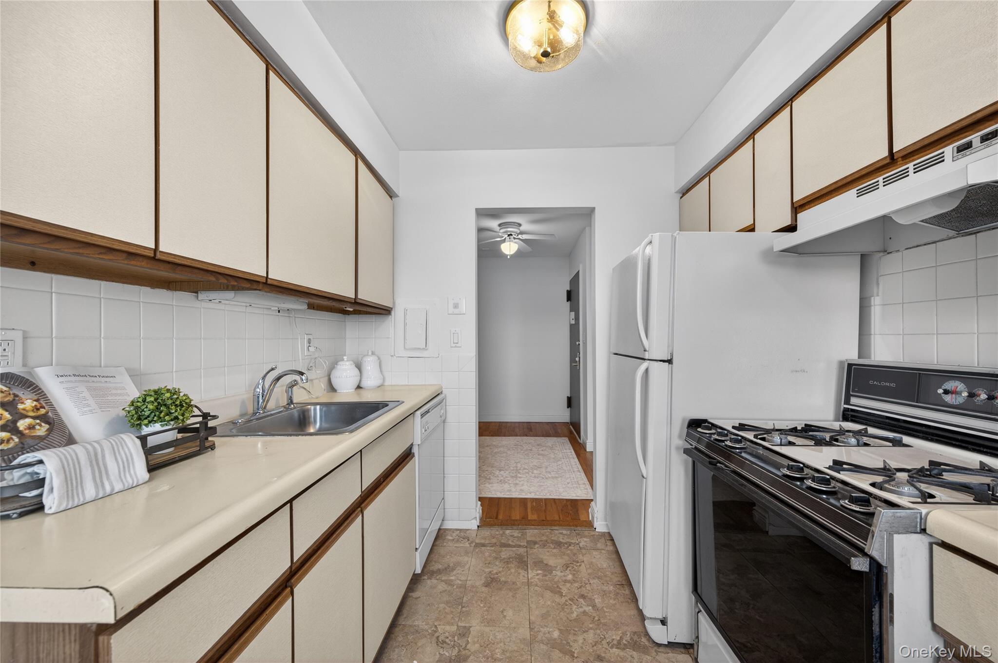 1 Toms Point Lane Unit# apt C Building 1