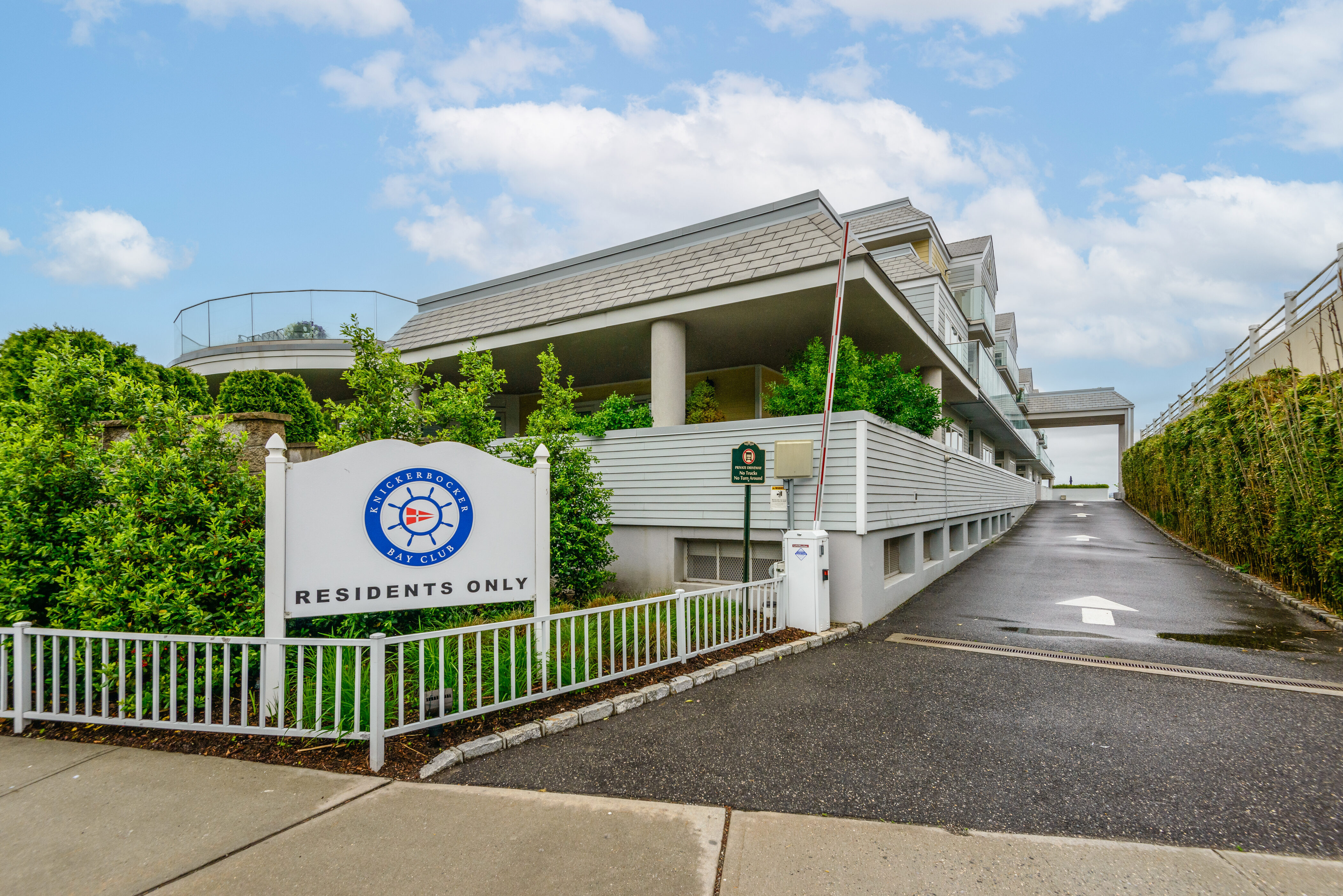 433 Main Street apt 103 