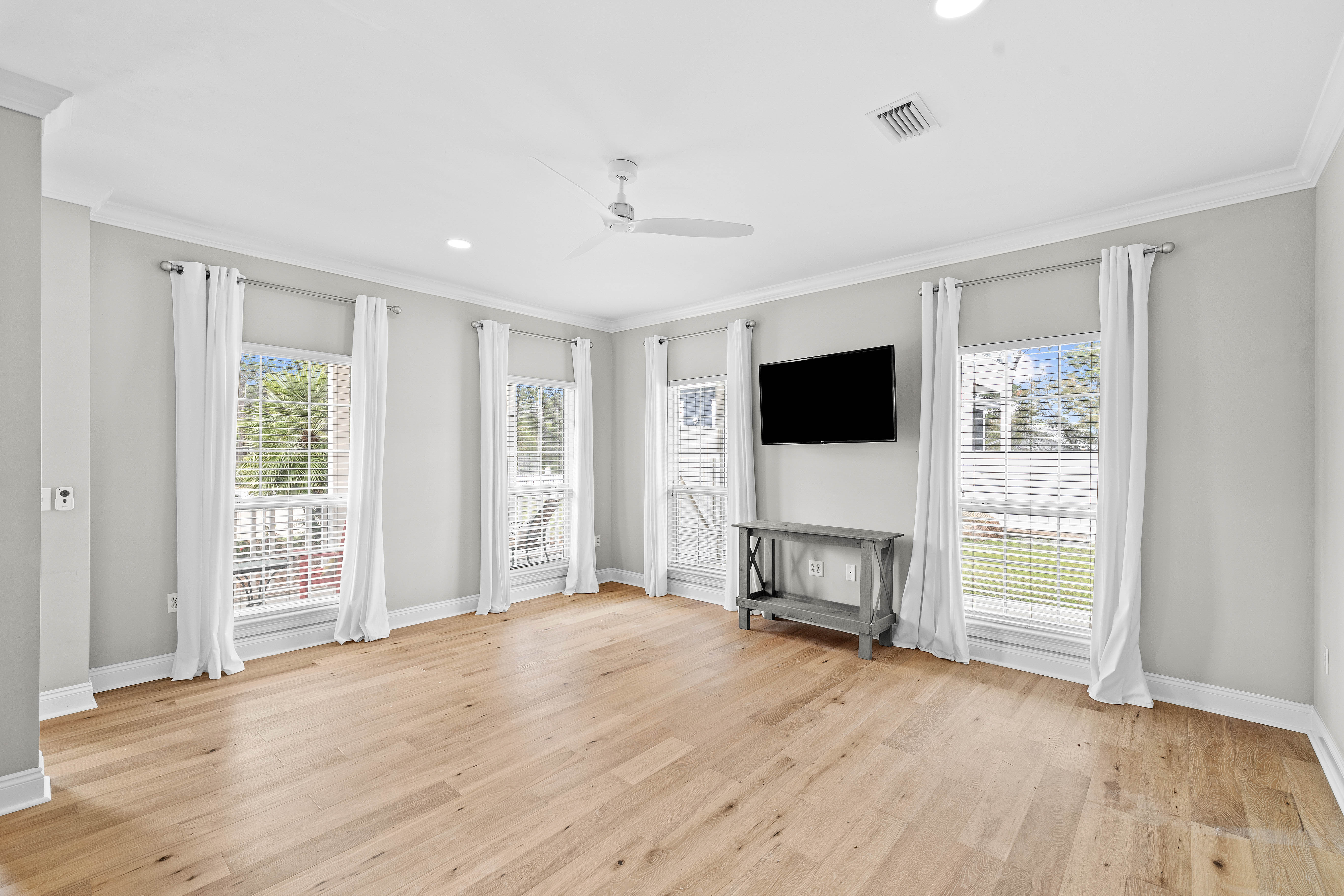 208 North Wall Street 