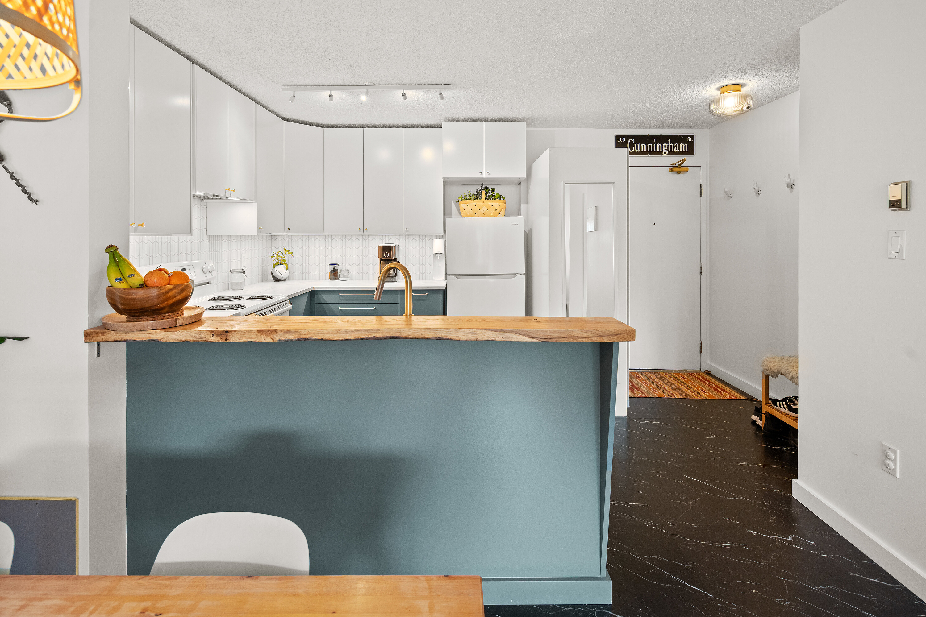 302-1745 Leighton Road