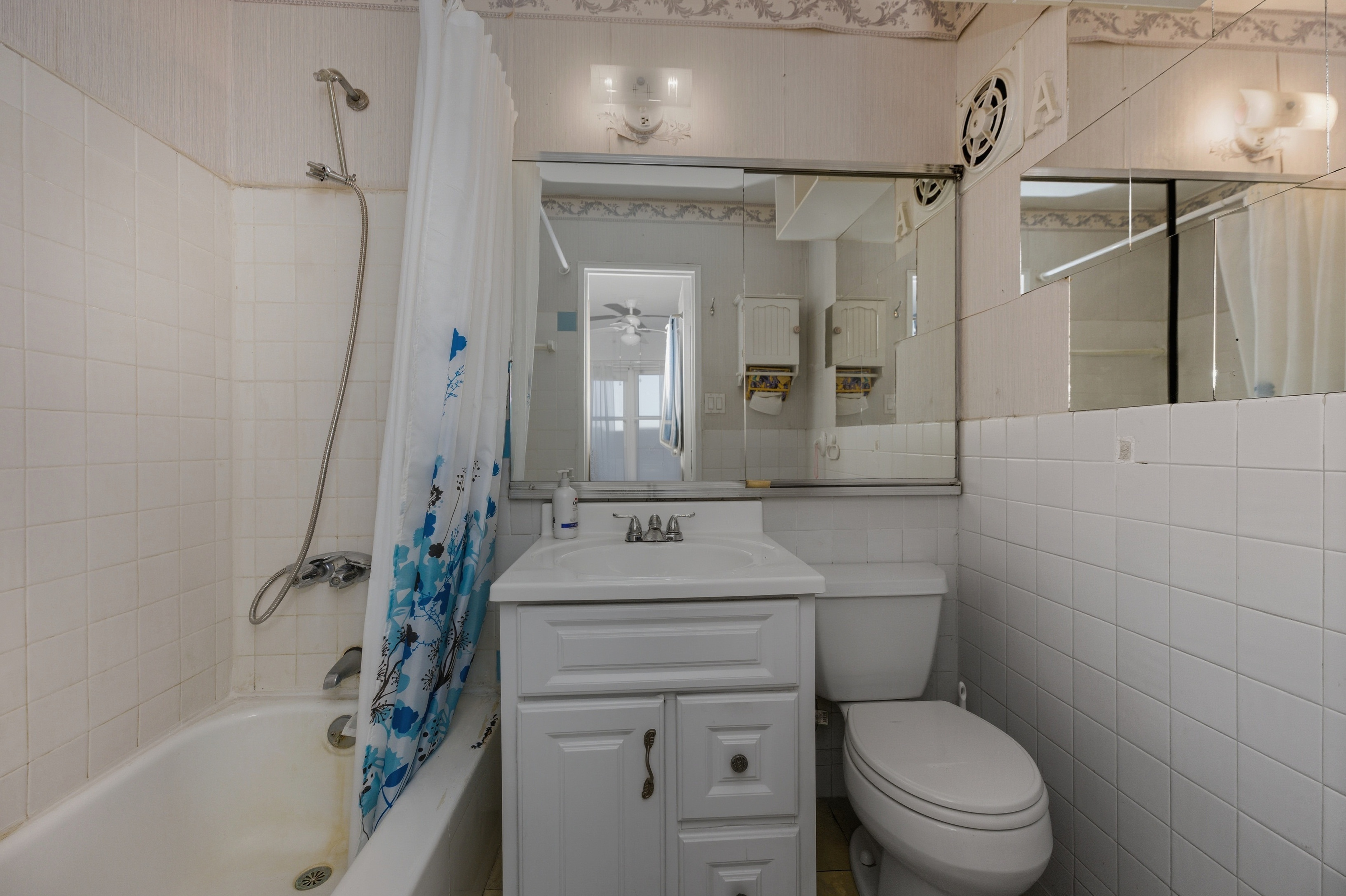740 E Broadway Unit# 2J