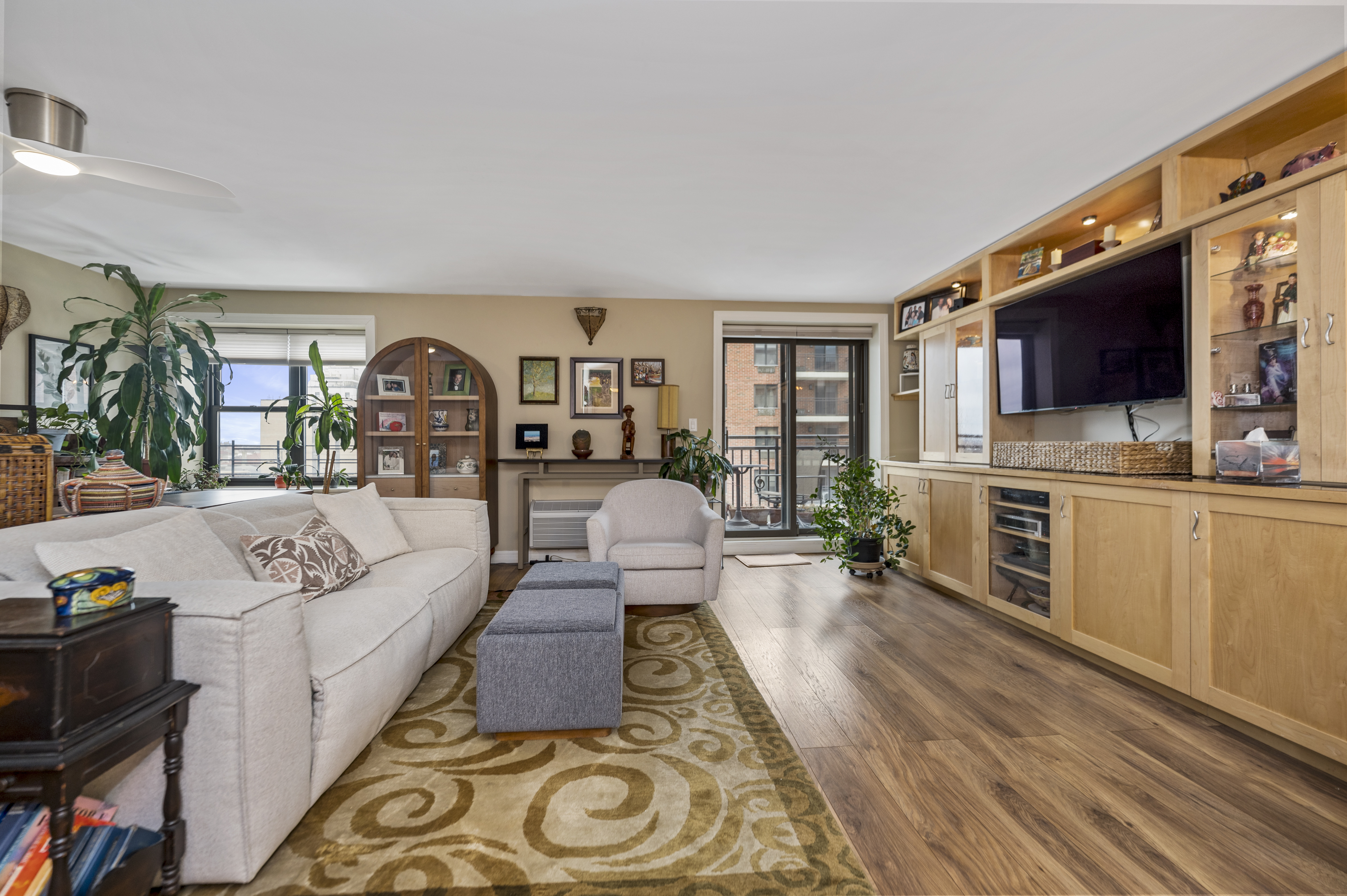 230 W Broadway Unit# 413