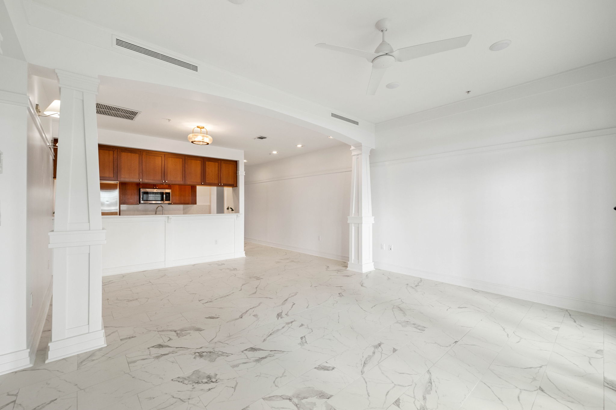 1101 Sawgrass Court 102