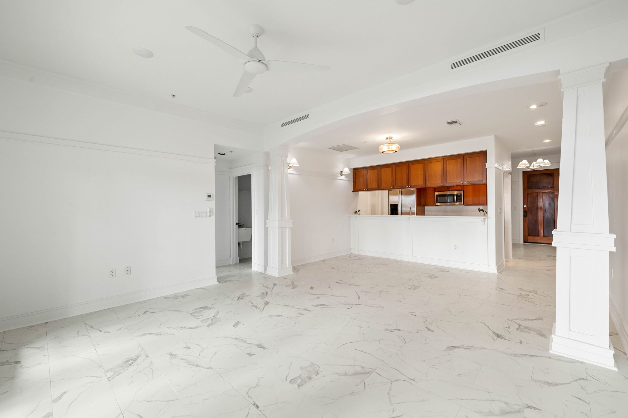 1101 Sawgrass Court 102