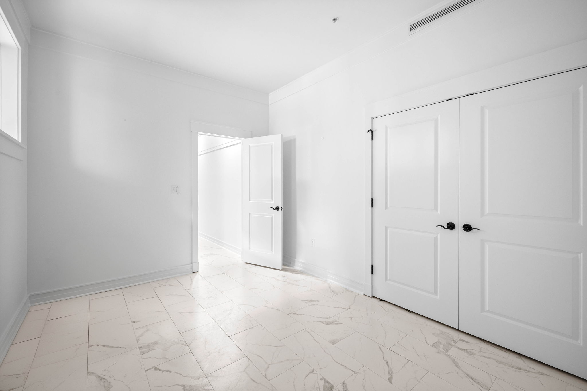 1101 Sawgrass Court 102